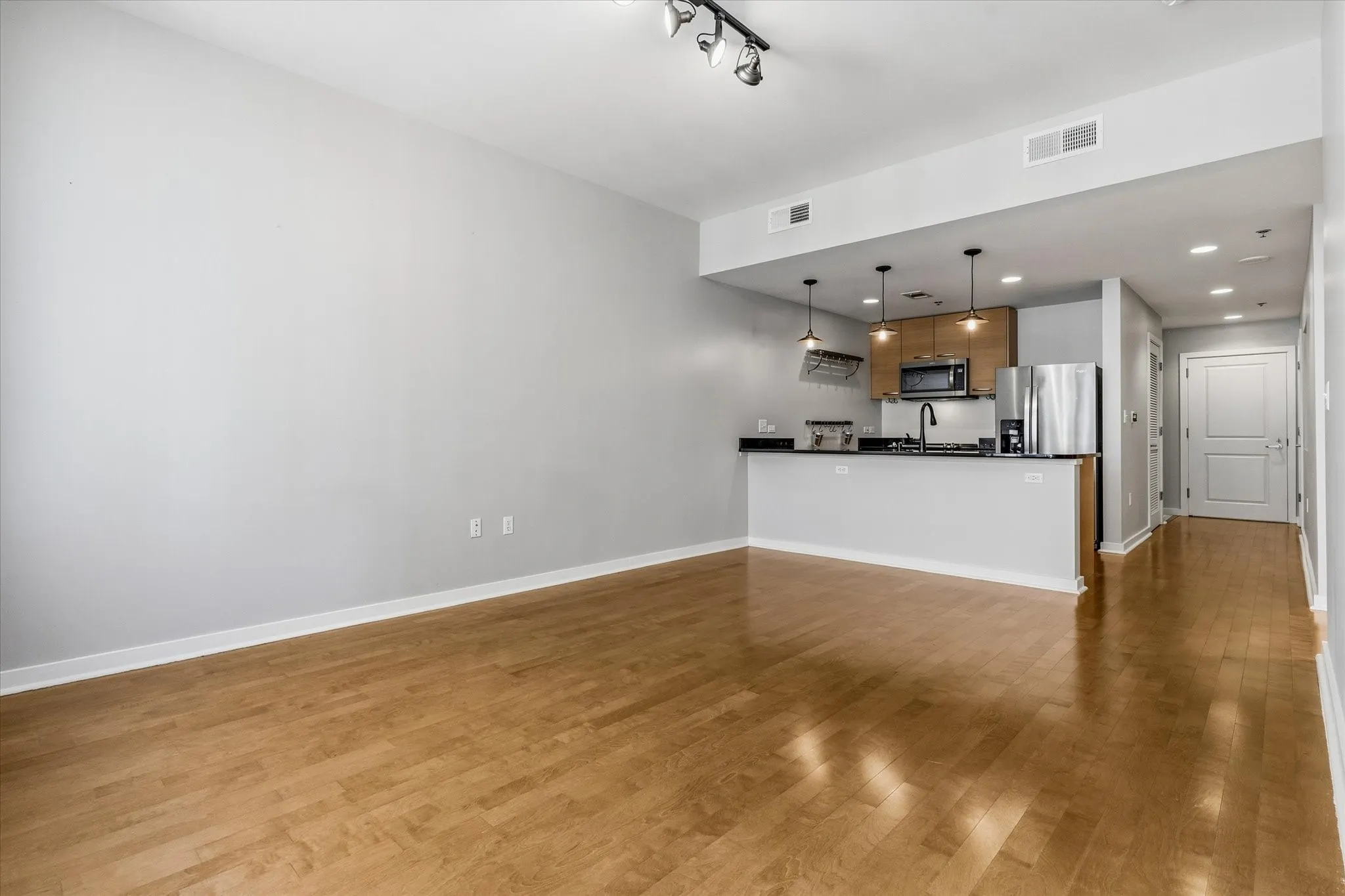 Condominium For Sale in Dallas County , 1200 Main Street 2507, Dallas, Texas 75202, 1 Bedroom, 1 Bathroom, 1 Garage spaces, 880 Sqft, built in 1974, mls#21388447, Real Estate Agent in Dallas, Homes For Sale in Dallas county, Homes For Sale in Dallas, Realtor in Dallas Texas, Real Estate Brokerage Independent Realty Texas, Luminita Cordes Realtor