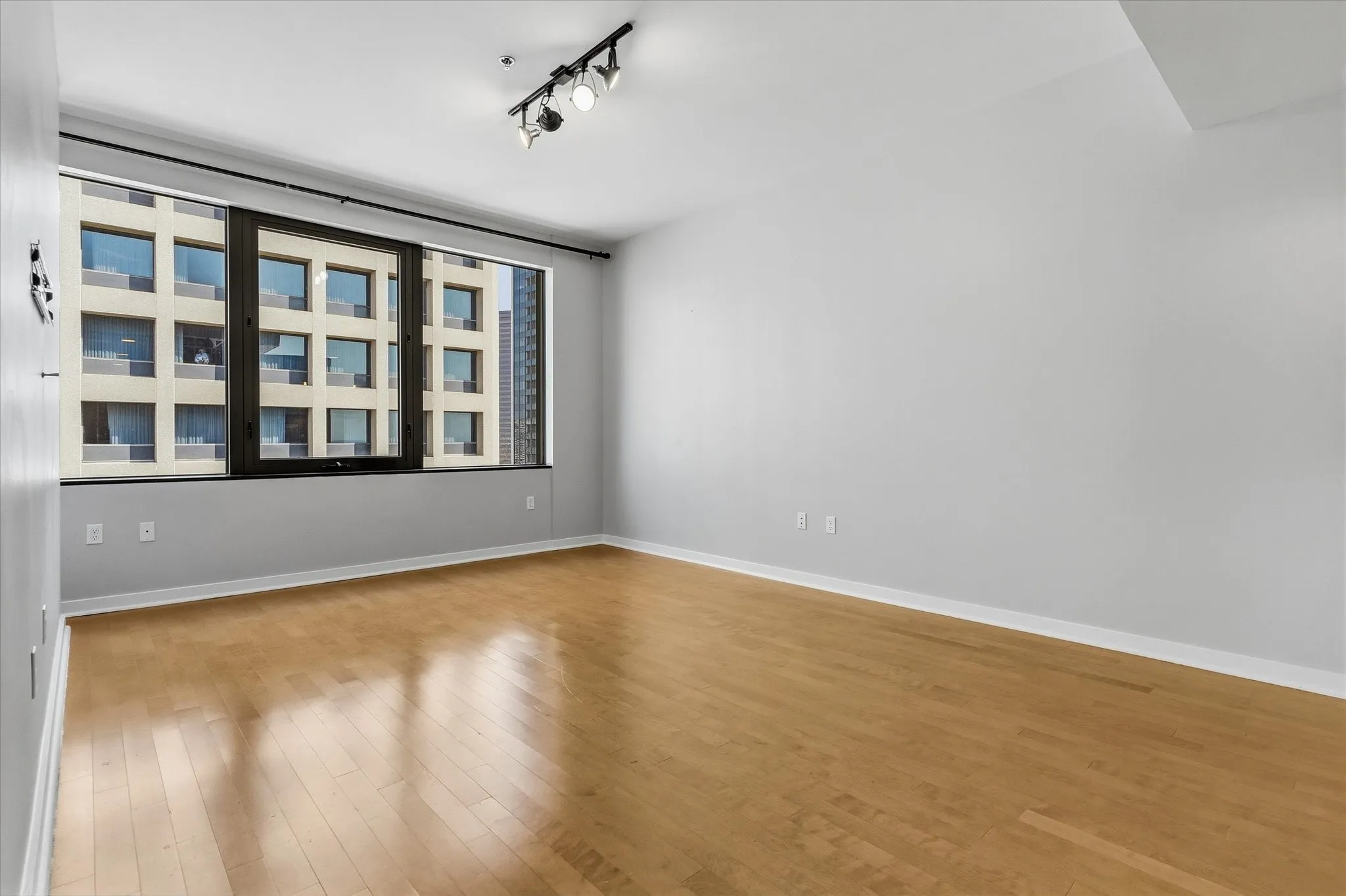 Condominium For Sale in Dallas County , 1200 Main Street 2507, Dallas, Texas 75202, 1 Bedroom, 1 Bathroom, 1 Garage spaces, 880 Sqft, built in 1974, mls#21388447, Real Estate Agent in Dallas, Homes For Sale in Dallas county, Homes For Sale in Dallas, Realtor in Dallas Texas, Real Estate Brokerage Independent Realty Texas, Luminita Cordes Realtor