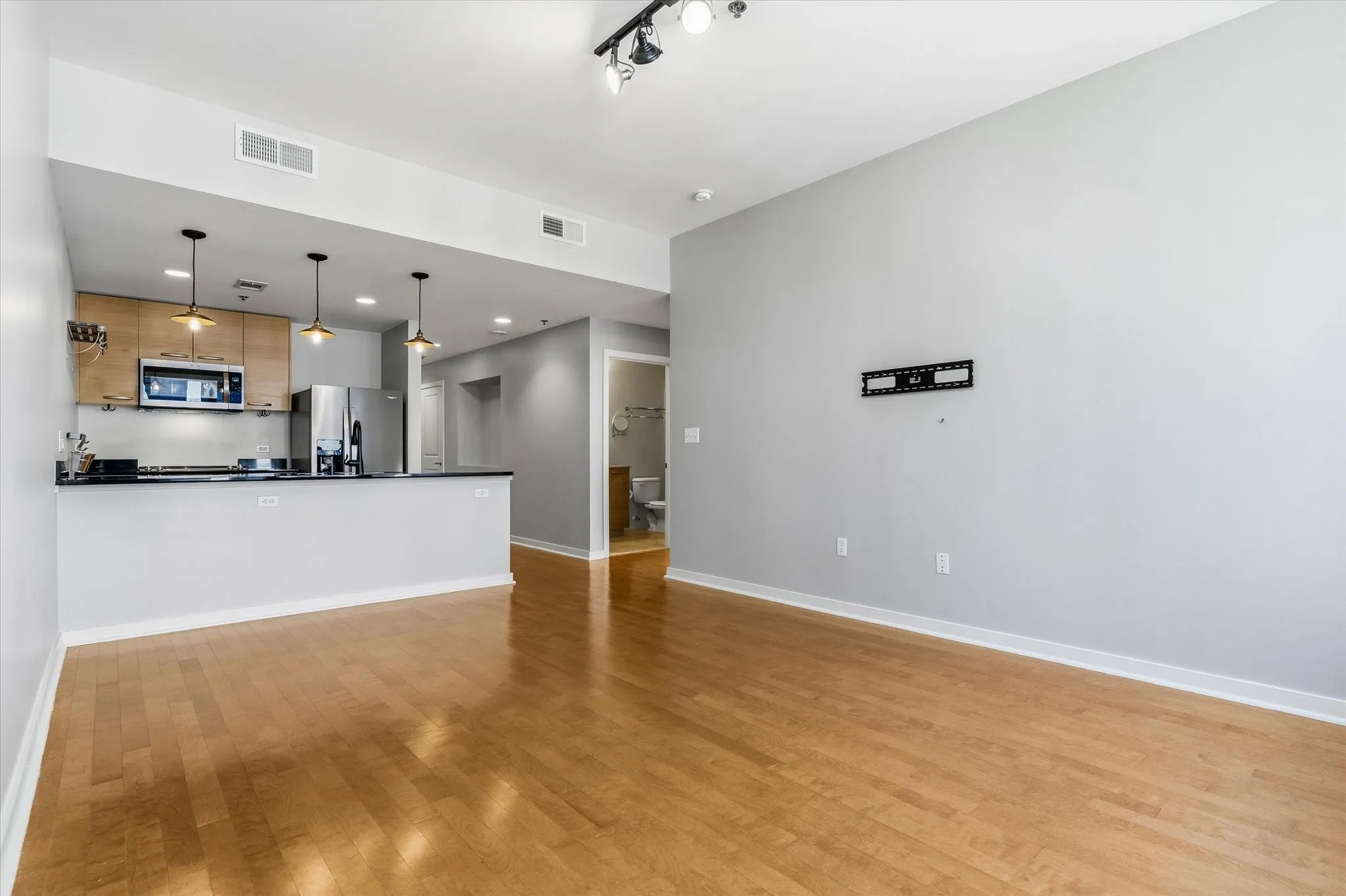 Condominium For Sale in Dallas County , 1200 Main Street 2507, Dallas, Texas 75202, 1 Bedroom, 1 Bathroom, 1 Garage spaces, 880 Sqft, built in 1974, mls#21388447, Real Estate Agent in Dallas, Homes For Sale in Dallas county, Homes For Sale in Dallas, Realtor in Dallas Texas, Real Estate Brokerage Independent Realty Texas, Luminita Cordes Realtor