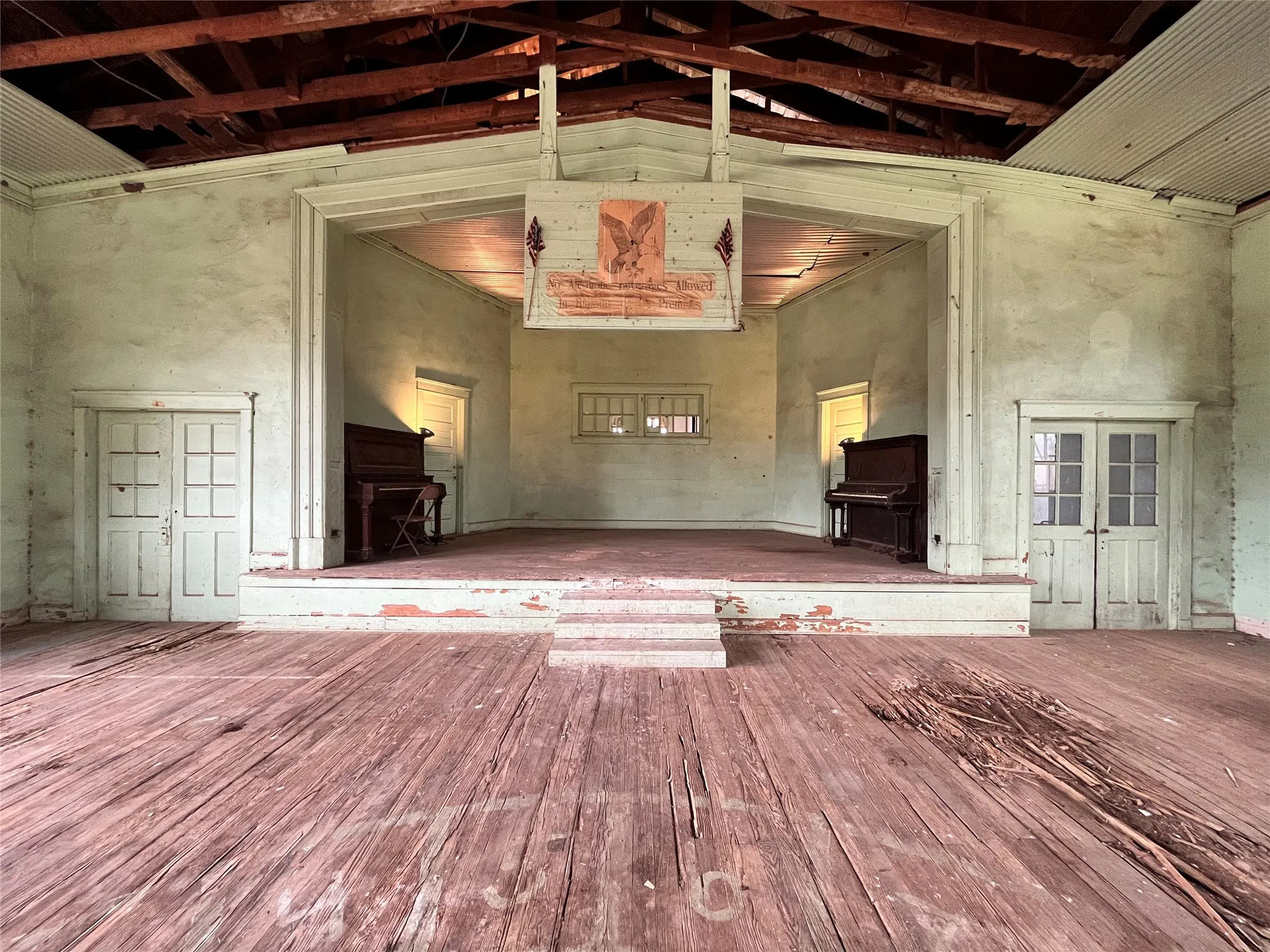 Single Family Residence For Sale in Montague County , 3673 FM 103, Nocona, Texas 76255, 2 Bedroom, 2 Bathroom, Garage spaces, 7,000 Sqft, built in 1924, mls#21390521, Real Estate Agent in Nocona, Homes For Sale in Montague county, Homes For Sale in Nocona, Realtor in Nocona Texas, Real Estate Brokerage Independent Realty Texas, Luminita Cordes Realtor