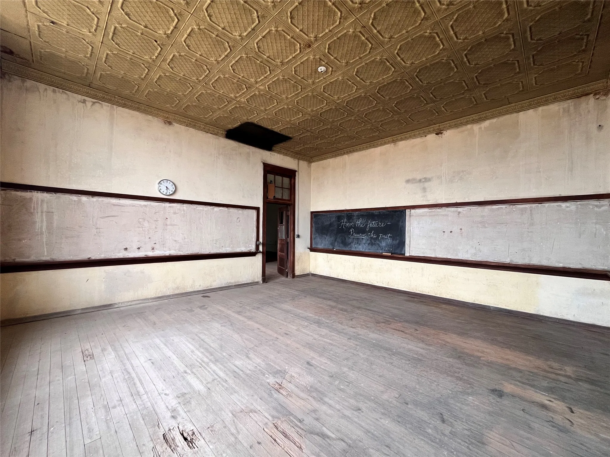 Single Family Residence For Sale in Montague County , 3673 FM 103, Nocona, Texas 76255, 2 Bedroom, 2 Bathroom, Garage spaces, 7,000 Sqft, built in 1924, mls#21390521, Real Estate Agent in Nocona, Homes For Sale in Montague county, Homes For Sale in Nocona, Realtor in Nocona Texas, Real Estate Brokerage Independent Realty Texas, Luminita Cordes Realtor