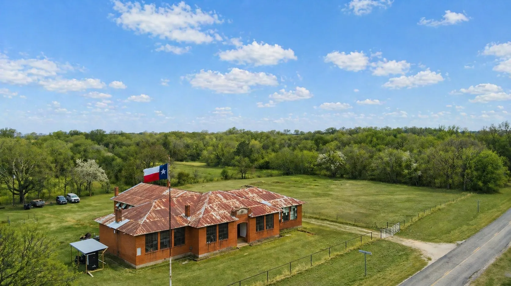 Single Family Residence For Sale in Montague County , 3673 FM 103, Nocona, Texas 76255, 2 Bedroom, 2 Bathroom, Garage spaces, 7,000 Sqft, built in 1924, mls#21390521, Real Estate Agent in Nocona, Homes For Sale in Montague county, Homes For Sale in Nocona, Realtor in Nocona Texas, Real Estate Brokerage Independent Realty Texas, Luminita Cordes Realtor