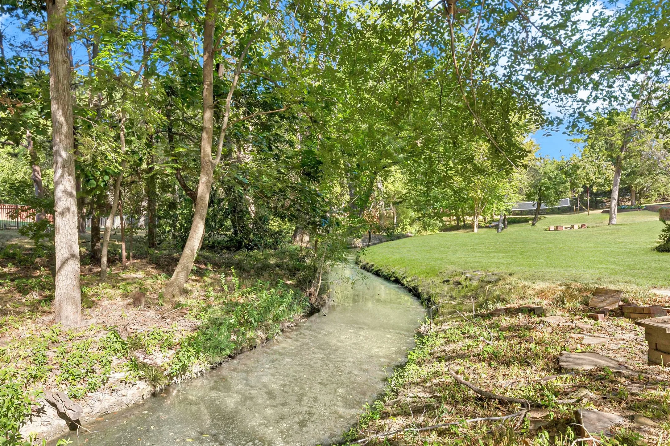 Single Family Residence For Sale in Dallas County , 902 Glen Meadow Court, Garland, Texas 75044, 4 Bedroom, 4 Bathroom, 3 Garage spaces, 3,911 Sqft, built in 1998, mls#21386547, Real Estate Agent in Garland, Homes For Sale in Dallas county, Homes For Sale in Garland, Realtor in Garland Texas, Real Estate Brokerage Independent Realty Texas, Luminita Cordes Realtor