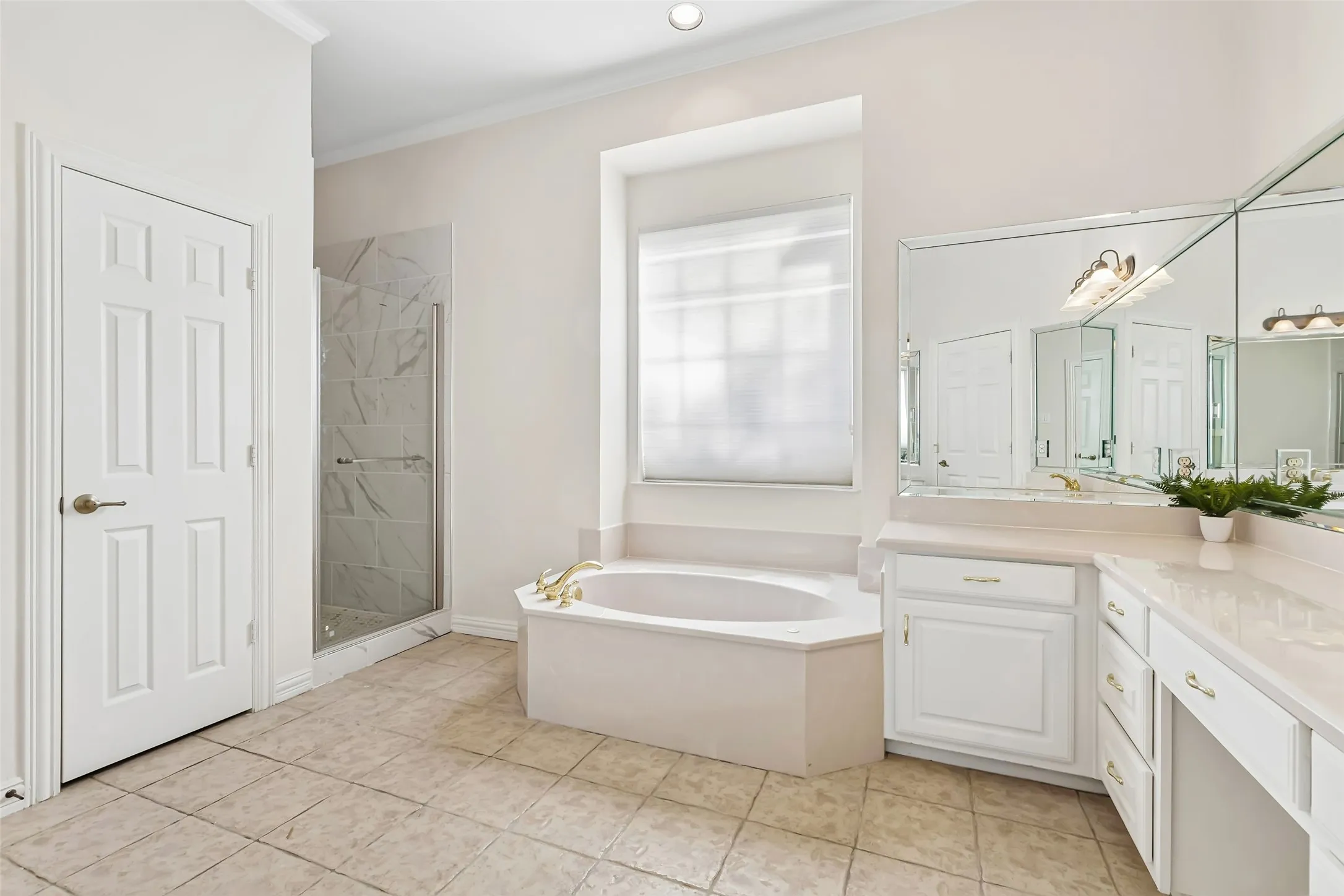 Single Family Residence For Sale in Dallas County , 902 Glen Meadow Court, Garland, Texas 75044, 4 Bedroom, 4 Bathroom, 3 Garage spaces, 3,911 Sqft, built in 1998, mls#21386547, Real Estate Agent in Garland, Homes For Sale in Dallas county, Homes For Sale in Garland, Realtor in Garland Texas, Real Estate Brokerage Independent Realty Texas, Luminita Cordes Realtor