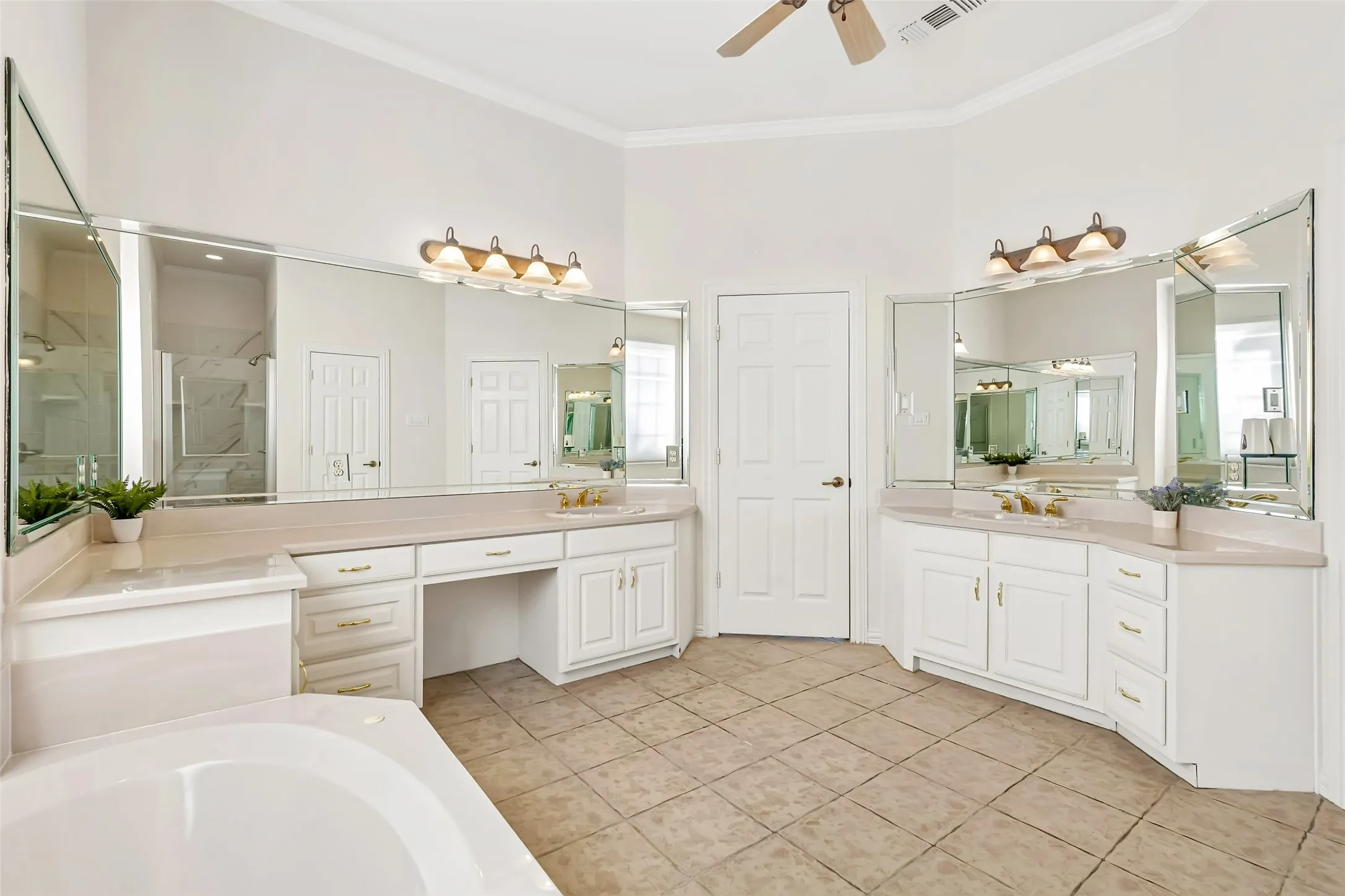 Single Family Residence For Sale in Dallas County , 902 Glen Meadow Court, Garland, Texas 75044, 4 Bedroom, 4 Bathroom, 3 Garage spaces, 3,911 Sqft, built in 1998, mls#21386547, Real Estate Agent in Garland, Homes For Sale in Dallas county, Homes For Sale in Garland, Realtor in Garland Texas, Real Estate Brokerage Independent Realty Texas, Luminita Cordes Realtor