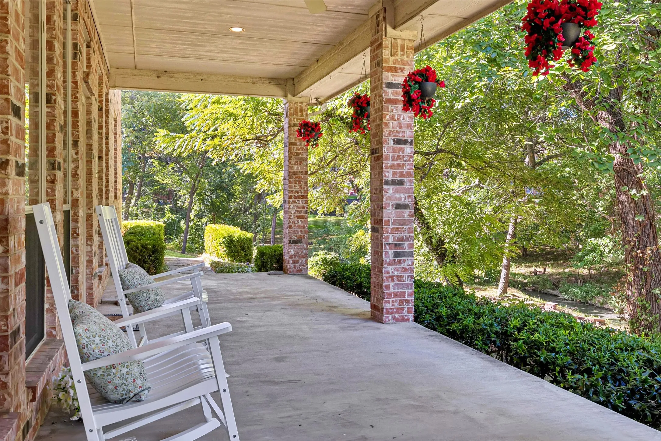 Single Family Residence For Sale in Dallas County , 902 Glen Meadow Court, Garland, Texas 75044, 4 Bedroom, 4 Bathroom, 3 Garage spaces, 3,911 Sqft, built in 1998, mls#21386547, Real Estate Agent in Garland, Homes For Sale in Dallas county, Homes For Sale in Garland, Realtor in Garland Texas, Real Estate Brokerage Independent Realty Texas, Luminita Cordes Realtor