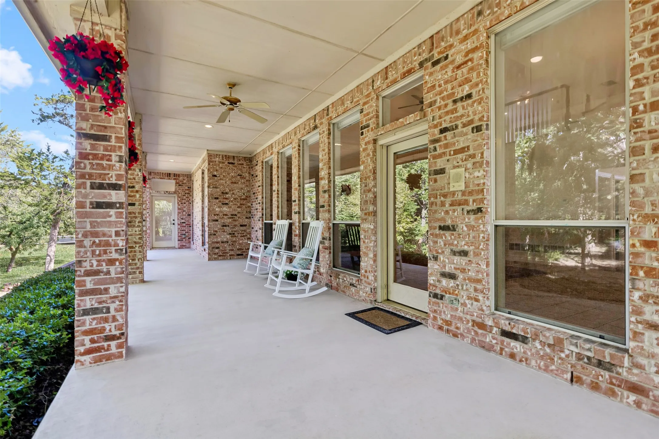Single Family Residence For Sale in Dallas County , 902 Glen Meadow Court, Garland, Texas 75044, 4 Bedroom, 4 Bathroom, 3 Garage spaces, 3,911 Sqft, built in 1998, mls#21386547, Real Estate Agent in Garland, Homes For Sale in Dallas county, Homes For Sale in Garland, Realtor in Garland Texas, Real Estate Brokerage Independent Realty Texas, Luminita Cordes Realtor