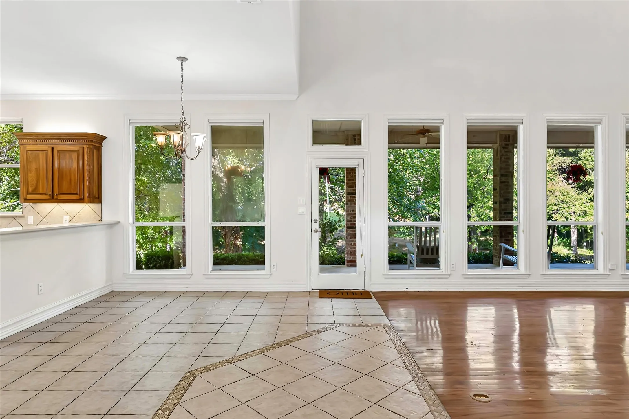 Single Family Residence For Sale in Dallas County , 902 Glen Meadow Court, Garland, Texas 75044, 4 Bedroom, 4 Bathroom, 3 Garage spaces, 3,911 Sqft, built in 1998, mls#21386547, Real Estate Agent in Garland, Homes For Sale in Dallas county, Homes For Sale in Garland, Realtor in Garland Texas, Real Estate Brokerage Independent Realty Texas, Luminita Cordes Realtor