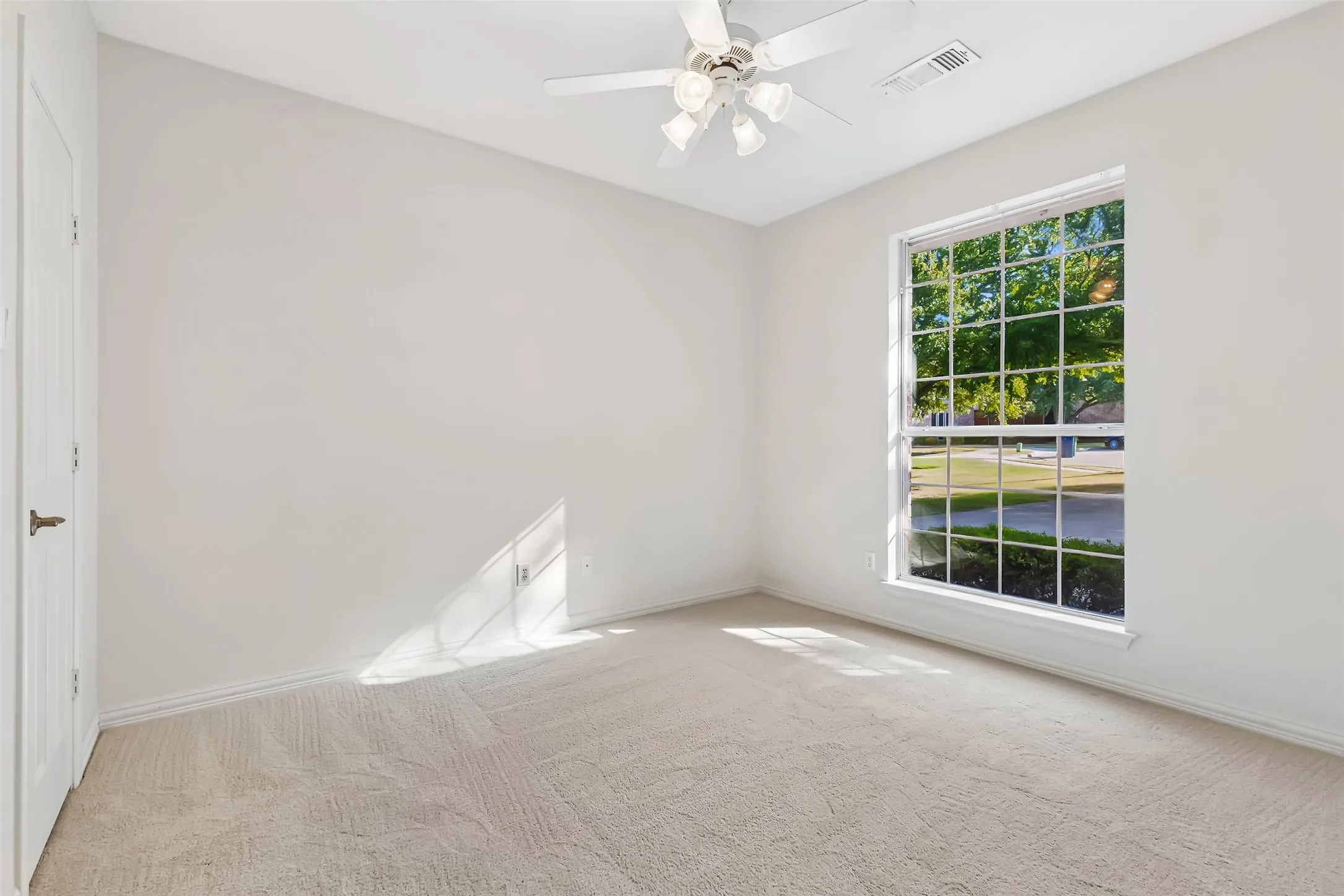 Single Family Residence For Sale in Dallas County , 902 Glen Meadow Court, Garland, Texas 75044, 4 Bedroom, 4 Bathroom, 3 Garage spaces, 3,911 Sqft, built in 1998, mls#21386547, Real Estate Agent in Garland, Homes For Sale in Dallas county, Homes For Sale in Garland, Realtor in Garland Texas, Real Estate Brokerage Independent Realty Texas, Luminita Cordes Realtor