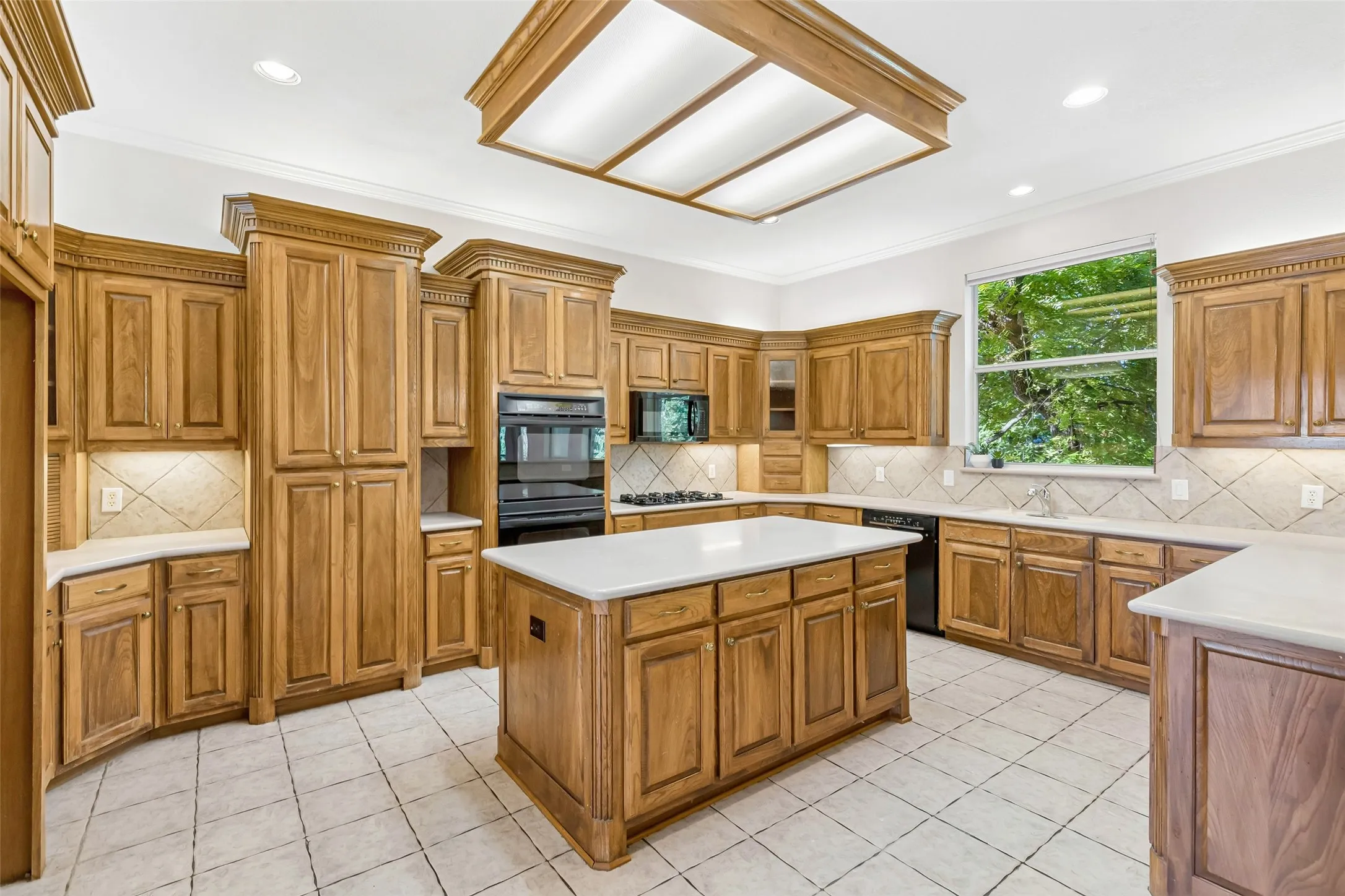 Single Family Residence For Sale in Dallas County , 902 Glen Meadow Court, Garland, Texas 75044, 4 Bedroom, 4 Bathroom, 3 Garage spaces, 3,911 Sqft, built in 1998, mls#21386547, Real Estate Agent in Garland, Homes For Sale in Dallas county, Homes For Sale in Garland, Realtor in Garland Texas, Real Estate Brokerage Independent Realty Texas, Luminita Cordes Realtor