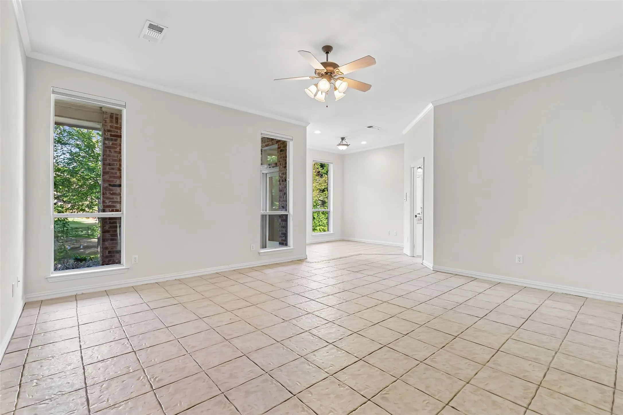 Single Family Residence For Sale in Dallas County , 902 Glen Meadow Court, Garland, Texas 75044, 4 Bedroom, 4 Bathroom, 3 Garage spaces, 3,911 Sqft, built in 1998, mls#21386547, Real Estate Agent in Garland, Homes For Sale in Dallas county, Homes For Sale in Garland, Realtor in Garland Texas, Real Estate Brokerage Independent Realty Texas, Luminita Cordes Realtor