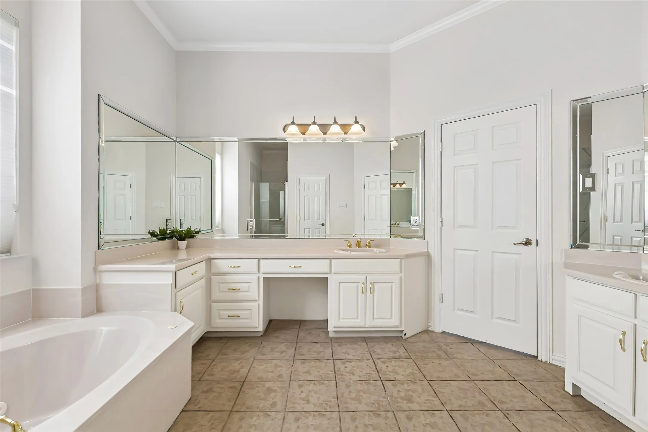 Single Family Residence For Sale in Dallas County , 902 Glen Meadow Court, Garland, Texas 75044, 4 Bedroom, 4 Bathroom, 3 Garage spaces, 3,911 Sqft, built in 1998, mls#21386547, Real Estate Agent in Garland, Homes For Sale in Dallas county, Homes For Sale in Garland, Realtor in Garland Texas, Real Estate Brokerage Independent Realty Texas, Luminita Cordes Realtor