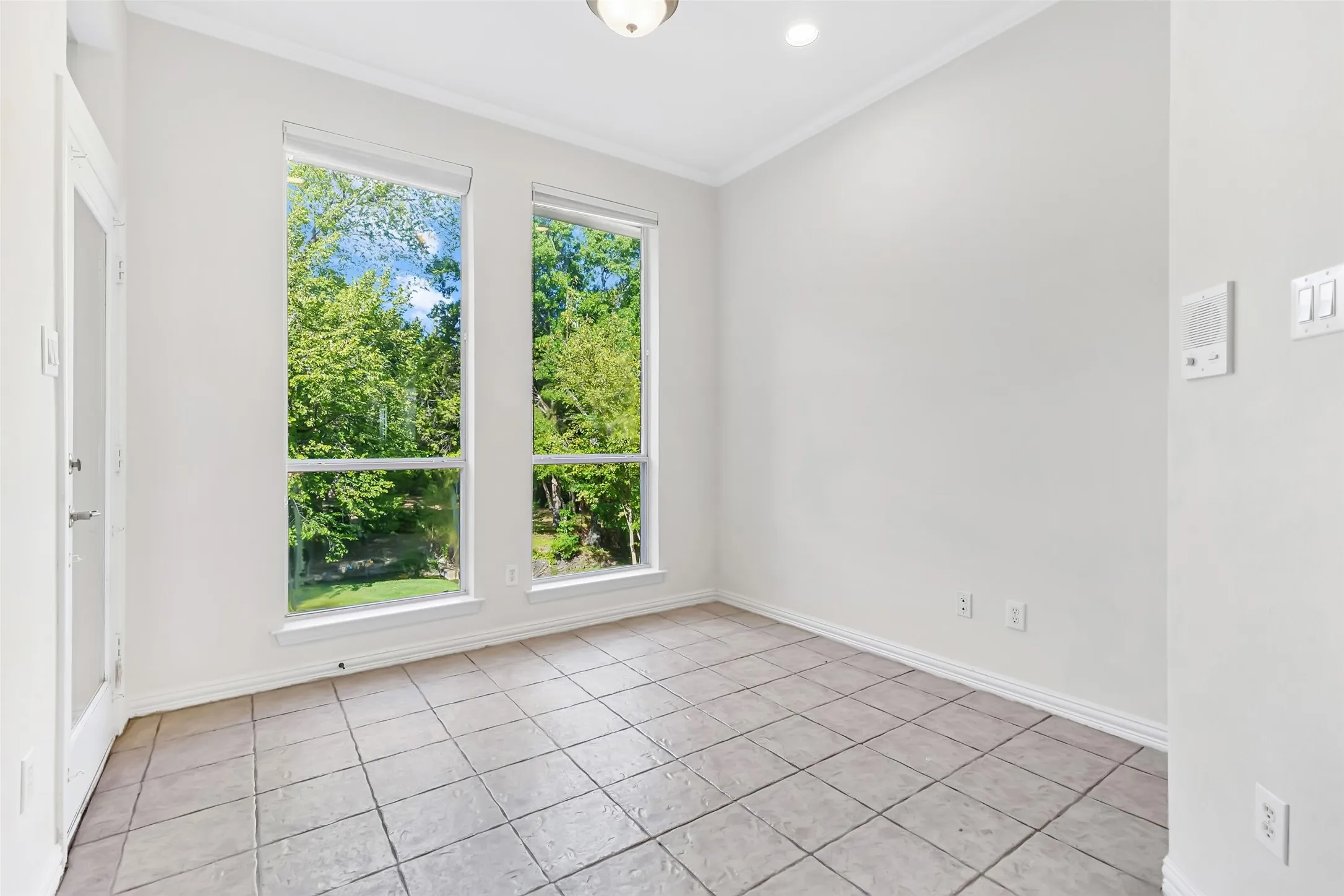 Single Family Residence For Sale in Dallas County , 902 Glen Meadow Court, Garland, Texas 75044, 4 Bedroom, 4 Bathroom, 3 Garage spaces, 3,911 Sqft, built in 1998, mls#21386547, Real Estate Agent in Garland, Homes For Sale in Dallas county, Homes For Sale in Garland, Realtor in Garland Texas, Real Estate Brokerage Independent Realty Texas, Luminita Cordes Realtor
