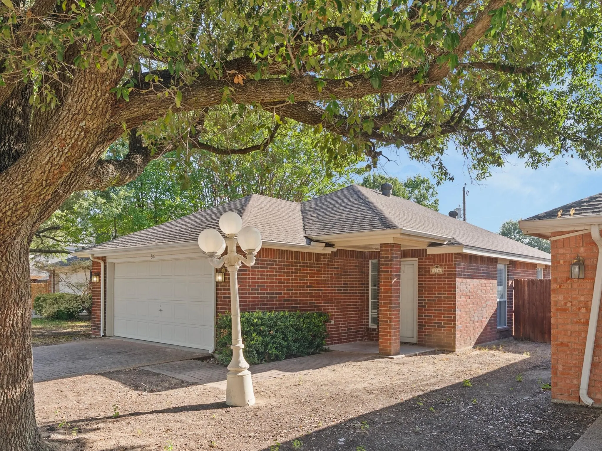Single Family Residence For Rent in Dallas County , 616 Renaissance Place, Cedar Hill, Texas 75104, 2 Bedroom, 2 Bathroom, 2 Garage spaces, 1,341 Sqft, built in 1994, mls#21390533, Real Estate Agent in Cedar Hill, Homes For Rent in Dallas county, Homes For Rent in Cedar Hill, Realtor in Cedar Hill Texas, Real Estate Brokerage Independent Realty Texas, Luminita Cordes Realtor