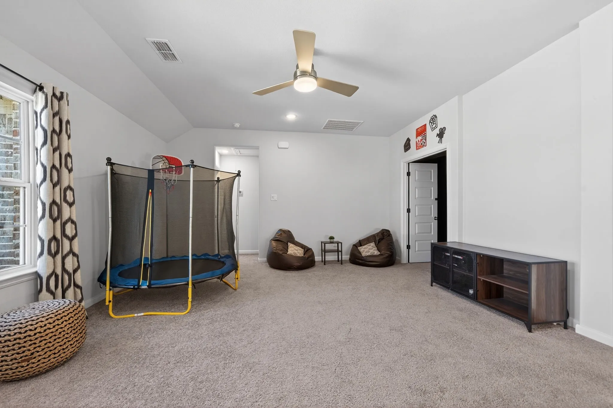 Single Family Residence For Sale in Collin County , 3914 Blue Stem Boulevard, Melissa, Texas 75454, 4 Bedroom, 3 Bathroom, 2 Garage spaces, 3,371 Sqft, built in 2022, mls#21390535, Real Estate Agent in Melissa, Homes For Sale in Collin county, Homes For Sale in Melissa, Realtor in Melissa Texas, Real Estate Brokerage Independent Realty Texas, Luminita Cordes Realtor