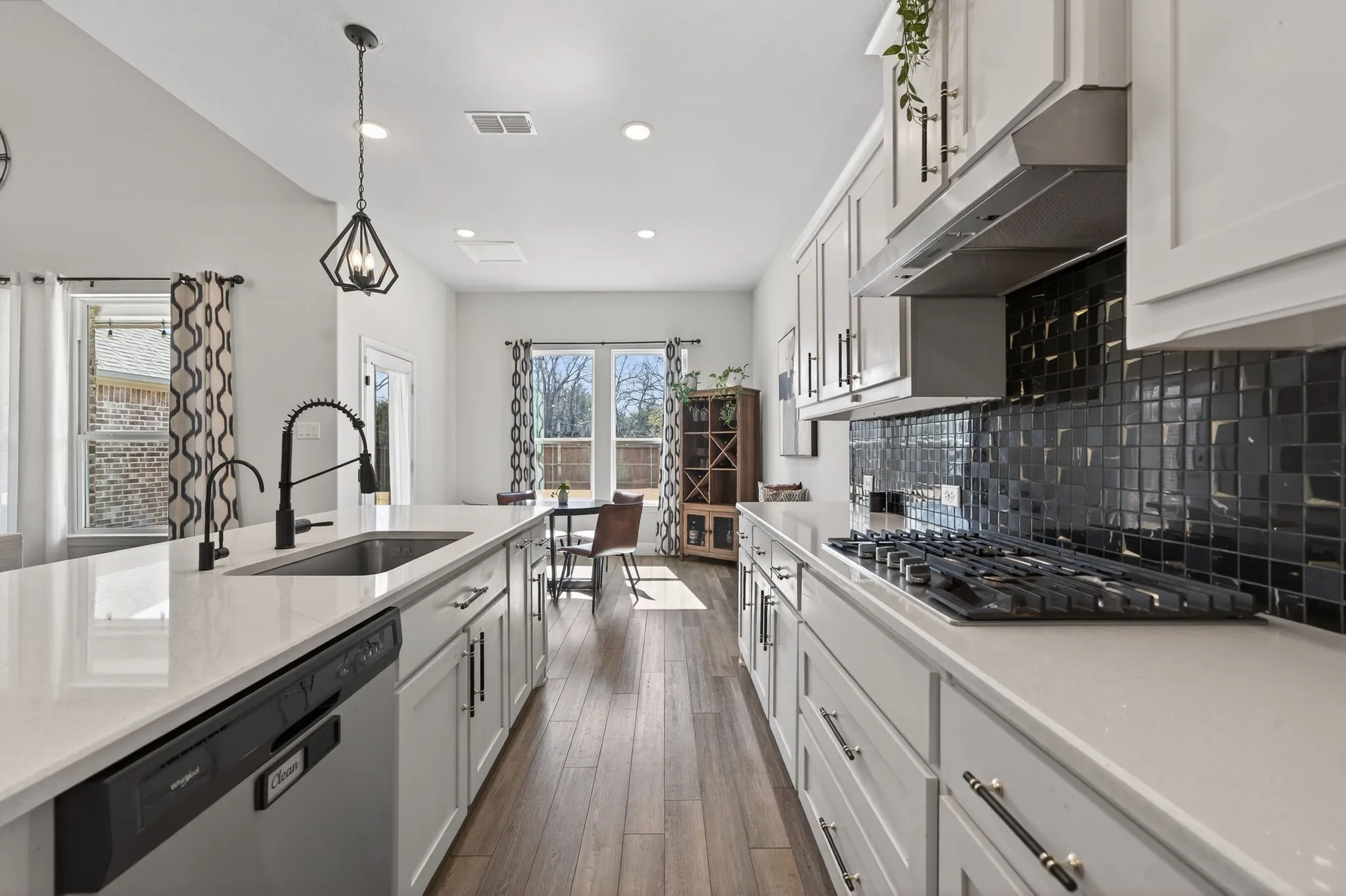 Single Family Residence For Sale in Collin County , 3914 Blue Stem Boulevard, Melissa, Texas 75454, 4 Bedroom, 3 Bathroom, 2 Garage spaces, 3,371 Sqft, built in 2022, mls#21390535, Real Estate Agent in Melissa, Homes For Sale in Collin county, Homes For Sale in Melissa, Realtor in Melissa Texas, Real Estate Brokerage Independent Realty Texas, Luminita Cordes Realtor