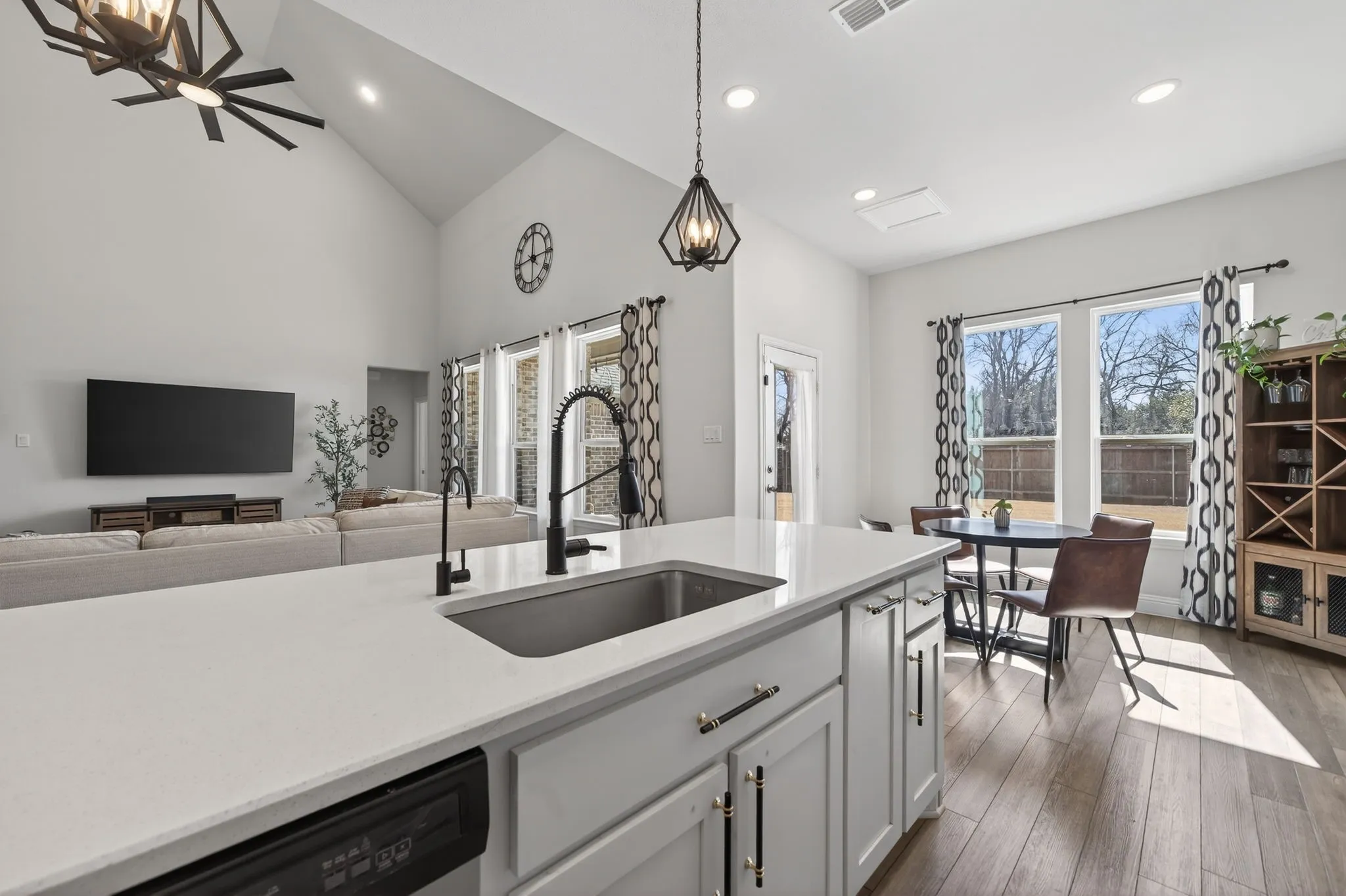 Single Family Residence For Sale in Collin County , 3914 Blue Stem Boulevard, Melissa, Texas 75454, 4 Bedroom, 3 Bathroom, 2 Garage spaces, 3,371 Sqft, built in 2022, mls#21390535, Real Estate Agent in Melissa, Homes For Sale in Collin county, Homes For Sale in Melissa, Realtor in Melissa Texas, Real Estate Brokerage Independent Realty Texas, Luminita Cordes Realtor