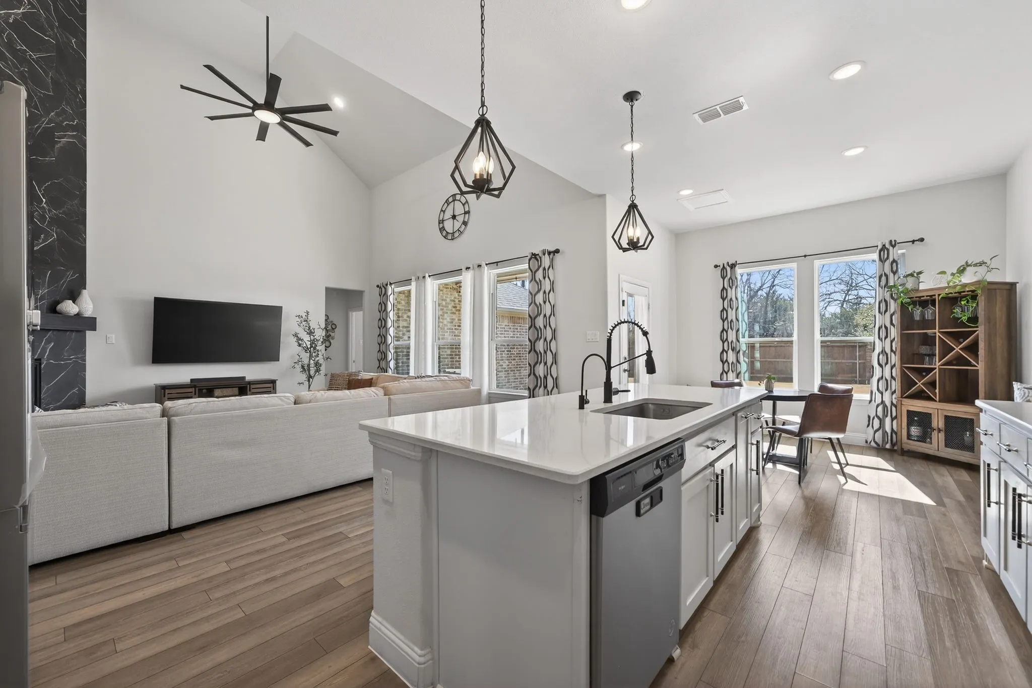 Single Family Residence For Sale in Collin County , 3914 Blue Stem Boulevard, Melissa, Texas 75454, 4 Bedroom, 3 Bathroom, 2 Garage spaces, 3,371 Sqft, built in 2022, mls#21390535, Real Estate Agent in Melissa, Homes For Sale in Collin county, Homes For Sale in Melissa, Realtor in Melissa Texas, Real Estate Brokerage Independent Realty Texas, Luminita Cordes Realtor