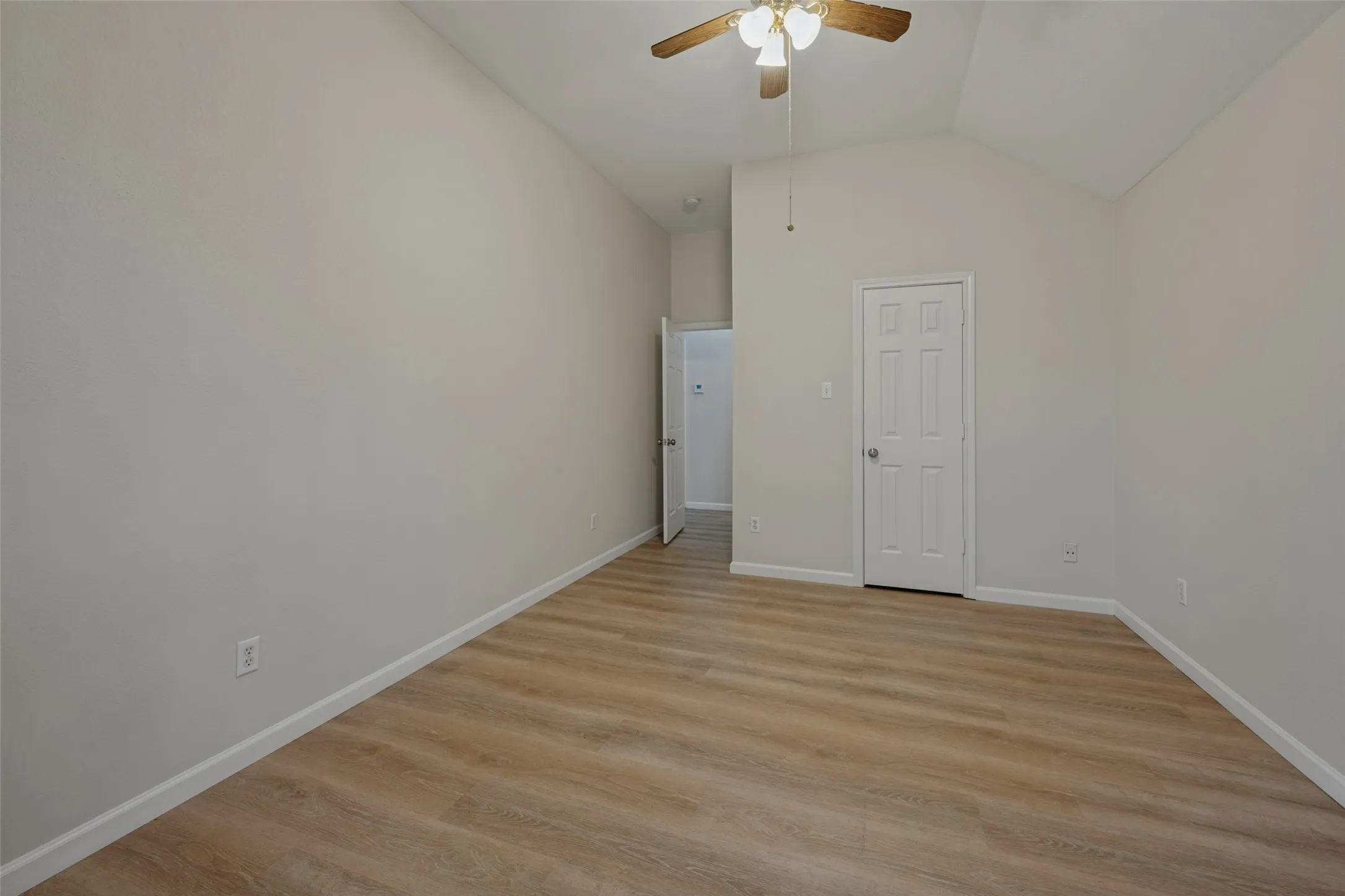 Second guest bedroom with walkin closet.