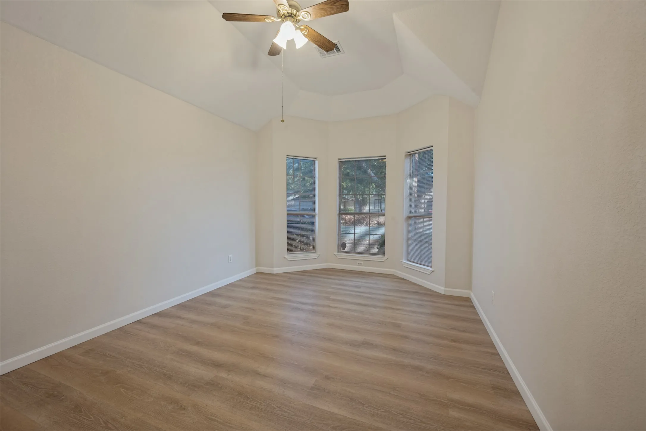 Second Guest bedroom with bay window.