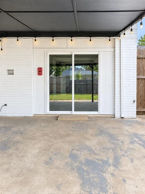 Single Family Residence For Sale in Dallas County , 7426 Elderberry Lane, Dallas, Texas 75249, 4 Bedroom, 3 Bathroom, 2 Garage spaces, 1,902 Sqft, built in 1979, mls#21379143, Real Estate Agent in Dallas, Homes For Sale in Dallas county, Homes For Sale in Dallas, Realtor in Dallas Texas, Real Estate Brokerage Independent Realty Texas, Luminita Cordes Realtor