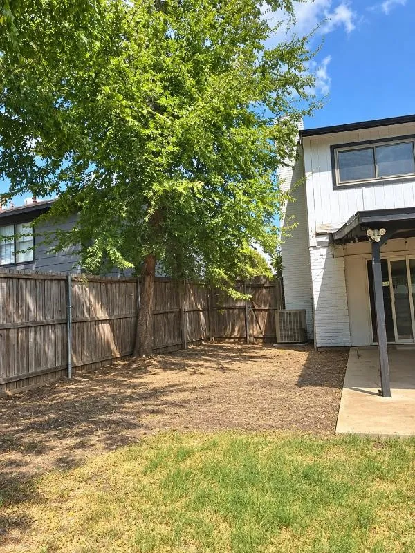 Single Family Residence For Sale in Dallas County , 7426 Elderberry Lane, Dallas, Texas 75249, 4 Bedroom, 3 Bathroom, 2 Garage spaces, 1,902 Sqft, built in 1979, mls#21379143, Real Estate Agent in Dallas, Homes For Sale in Dallas county, Homes For Sale in Dallas, Realtor in Dallas Texas, Real Estate Brokerage Independent Realty Texas, Luminita Cordes Realtor