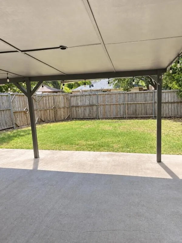 Single Family Residence For Sale in Dallas County , 7426 Elderberry Lane, Dallas, Texas 75249, 4 Bedroom, 3 Bathroom, 2 Garage spaces, 1,902 Sqft, built in 1979, mls#21379143, Real Estate Agent in Dallas, Homes For Sale in Dallas county, Homes For Sale in Dallas, Realtor in Dallas Texas, Real Estate Brokerage Independent Realty Texas, Luminita Cordes Realtor