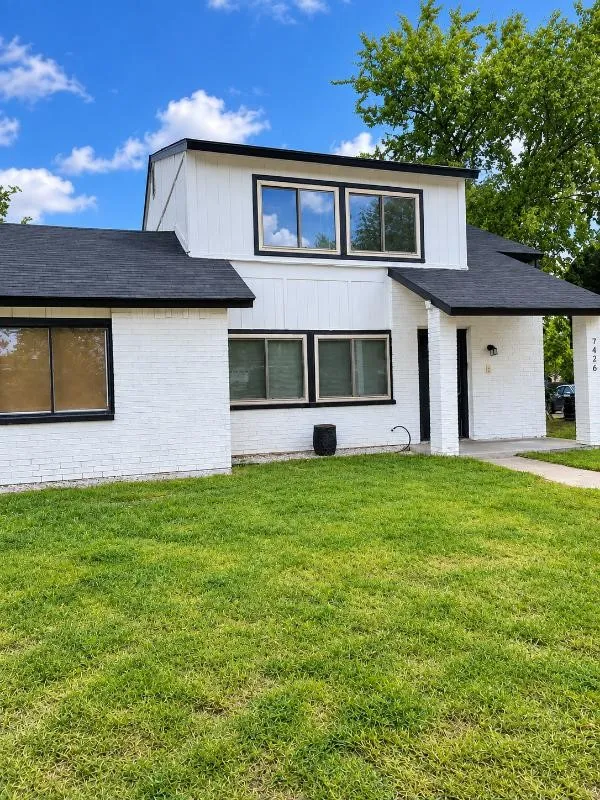 Single Family Residence For Sale in Dallas County , 7426 Elderberry Lane, Dallas, Texas 75249, 4 Bedroom, 3 Bathroom, 2 Garage spaces, 1,902 Sqft, built in 1979, mls#21379143, Real Estate Agent in Dallas, Homes For Sale in Dallas county, Homes For Sale in Dallas, Realtor in Dallas Texas, Real Estate Brokerage Independent Realty Texas, Luminita Cordes Realtor