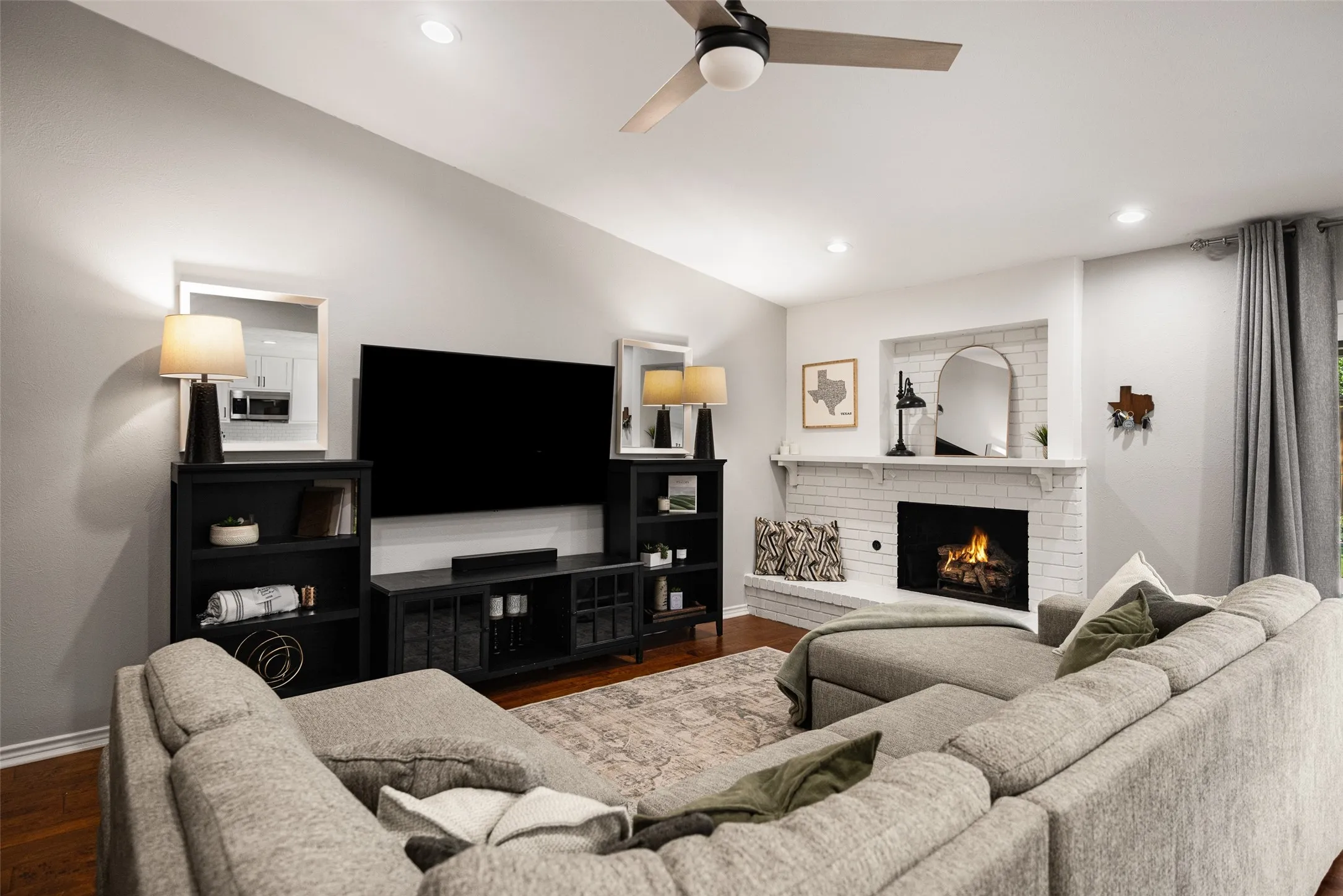 Vaulted ceiling with recessed lighting and a ceiling fan