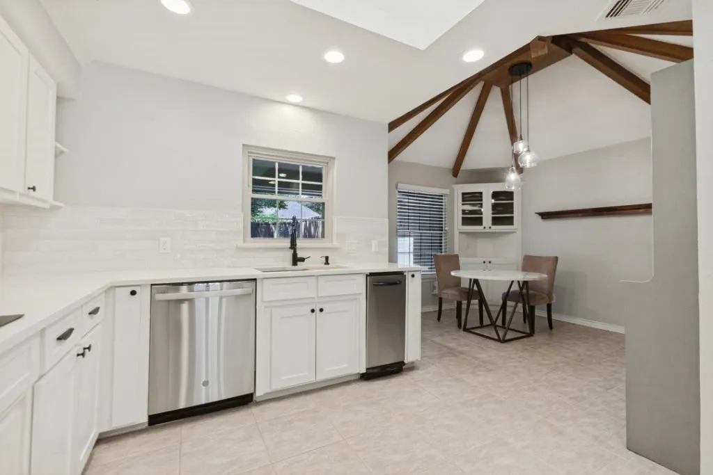 Single Family Residence For Sale in Collin County , 17715 Voss Road, Dallas, Texas 75287, 4 Bedroom, 3 Bathroom, 2 Garage spaces, 2,654 Sqft, built in 1984, mls#21390490, Real Estate Agent in Dallas, Homes For Sale in Collin county, Homes For Sale in Dallas, Realtor in Dallas Texas, Real Estate Brokerage Independent Realty Texas, Luminita Cordes Realtor
