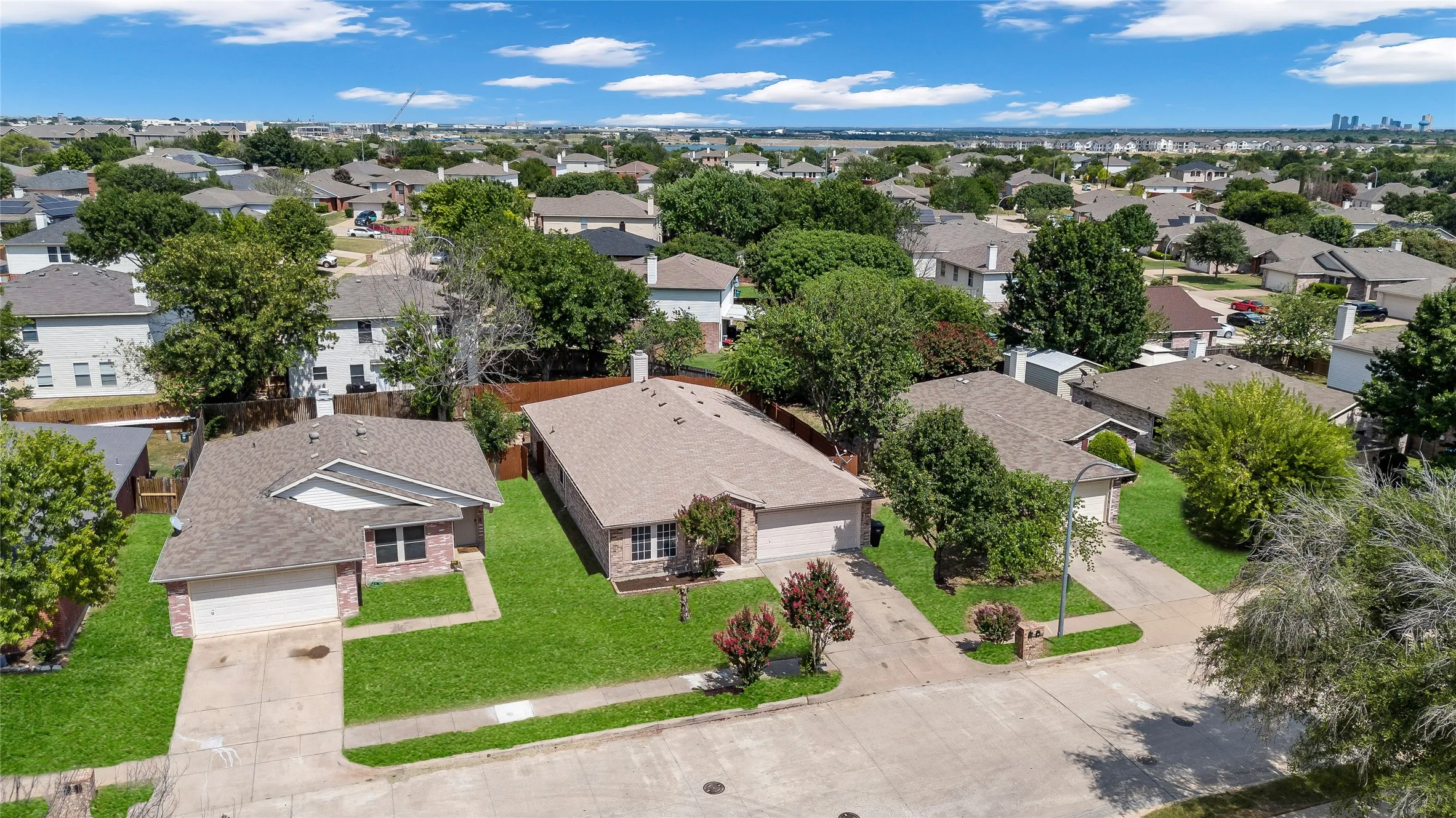 Single Family Residence For Rent in Tarrant County , 5132 Bedfordshire Drive, Fort Worth, Texas 76135, 4 Bedroom, 2 Bathroom, 2 Garage spaces, 2,105 Sqft, built in 2001, mls#21390512, Real Estate Agent in Fort Worth, Homes For Rent in Tarrant county, Homes For Rent in Fort Worth, Realtor in Fort Worth Texas, Real Estate Brokerage Independent Realty Texas, Luminita Cordes Realtor