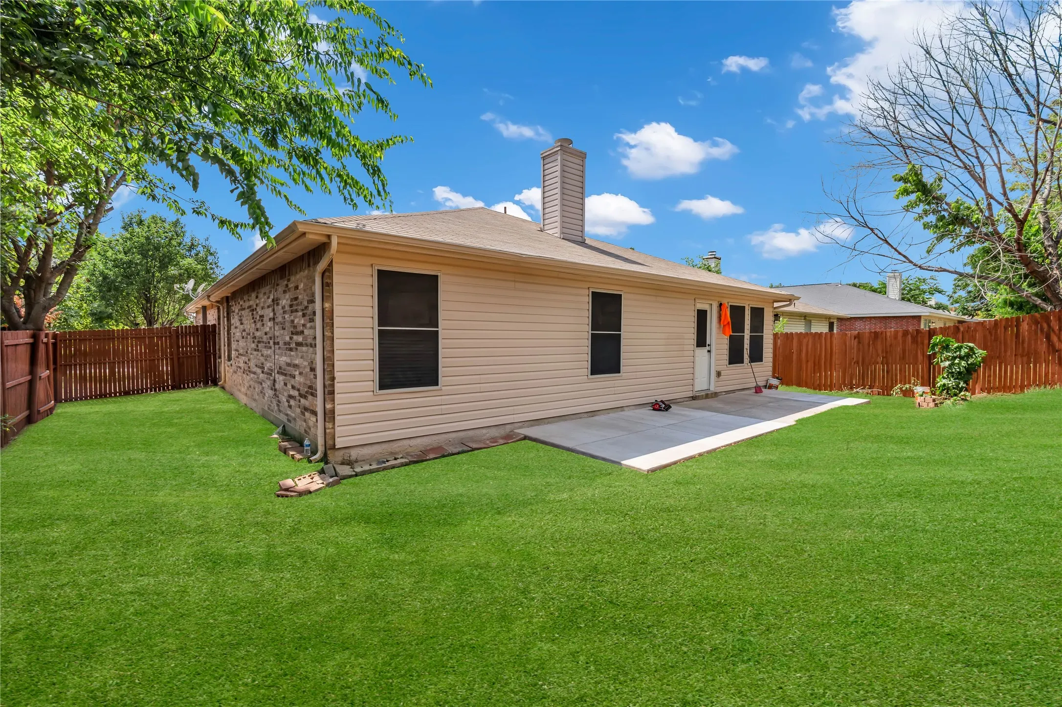 Single Family Residence For Rent in Tarrant County , 5132 Bedfordshire Drive, Fort Worth, Texas 76135, 4 Bedroom, 2 Bathroom, 2 Garage spaces, 2,105 Sqft, built in 2001, mls#21390512, Real Estate Agent in Fort Worth, Homes For Rent in Tarrant county, Homes For Rent in Fort Worth, Realtor in Fort Worth Texas, Real Estate Brokerage Independent Realty Texas, Luminita Cordes Realtor