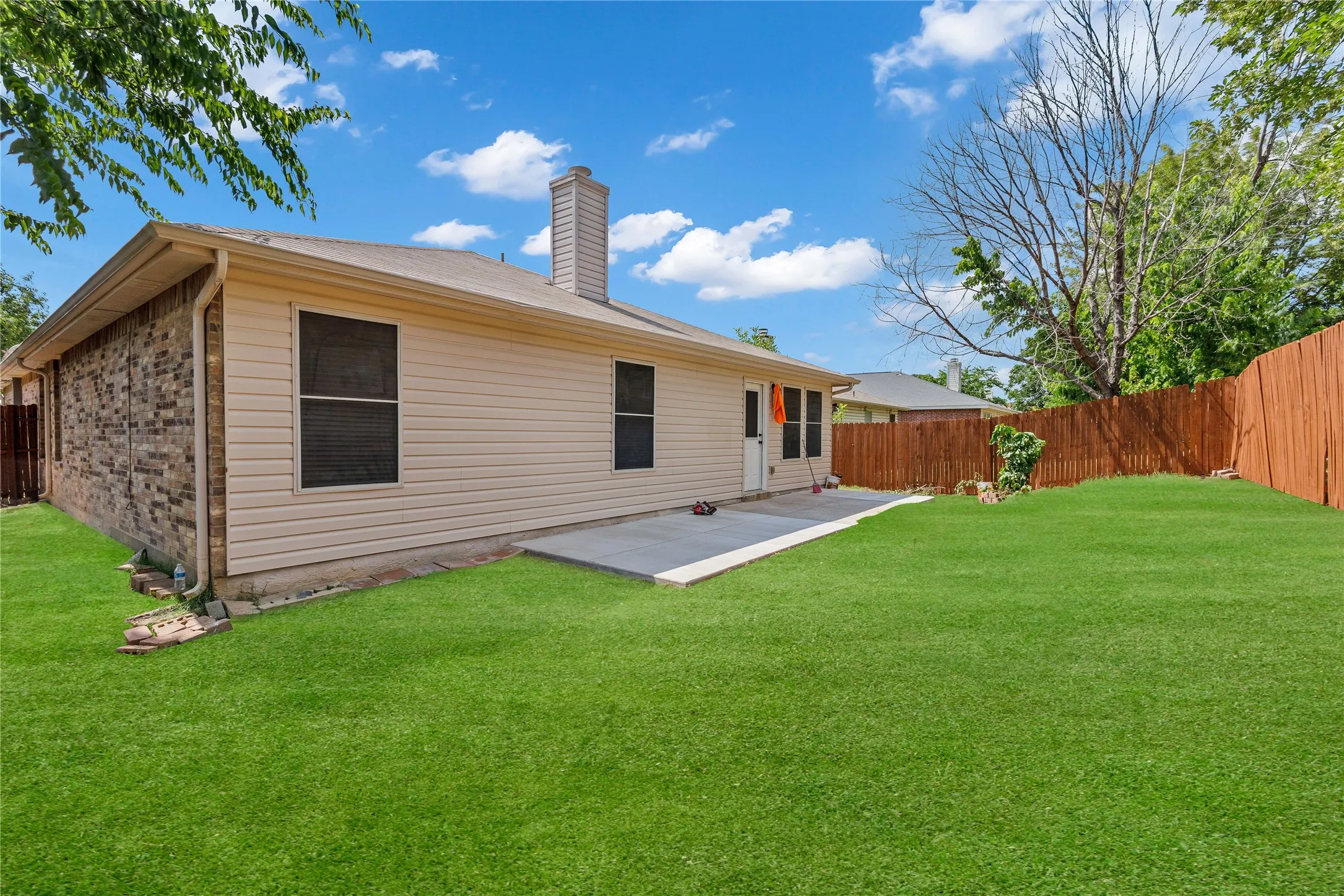 Single Family Residence For Rent in Tarrant County , 5132 Bedfordshire Drive, Fort Worth, Texas 76135, 4 Bedroom, 2 Bathroom, 2 Garage spaces, 2,105 Sqft, built in 2001, mls#21390512, Real Estate Agent in Fort Worth, Homes For Rent in Tarrant county, Homes For Rent in Fort Worth, Realtor in Fort Worth Texas, Real Estate Brokerage Independent Realty Texas, Luminita Cordes Realtor