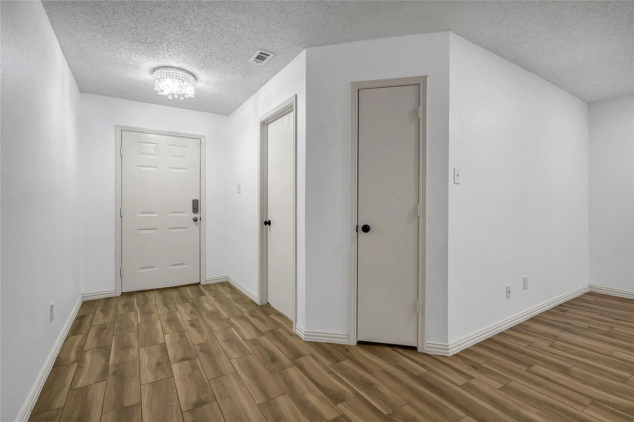 Single Family Residence For Rent in Tarrant County , 5132 Bedfordshire Drive, Fort Worth, Texas 76135, 4 Bedroom, 2 Bathroom, 2 Garage spaces, 2,105 Sqft, built in 2001, mls#21390512, Real Estate Agent in Fort Worth, Homes For Rent in Tarrant county, Homes For Rent in Fort Worth, Realtor in Fort Worth Texas, Real Estate Brokerage Independent Realty Texas, Luminita Cordes Realtor