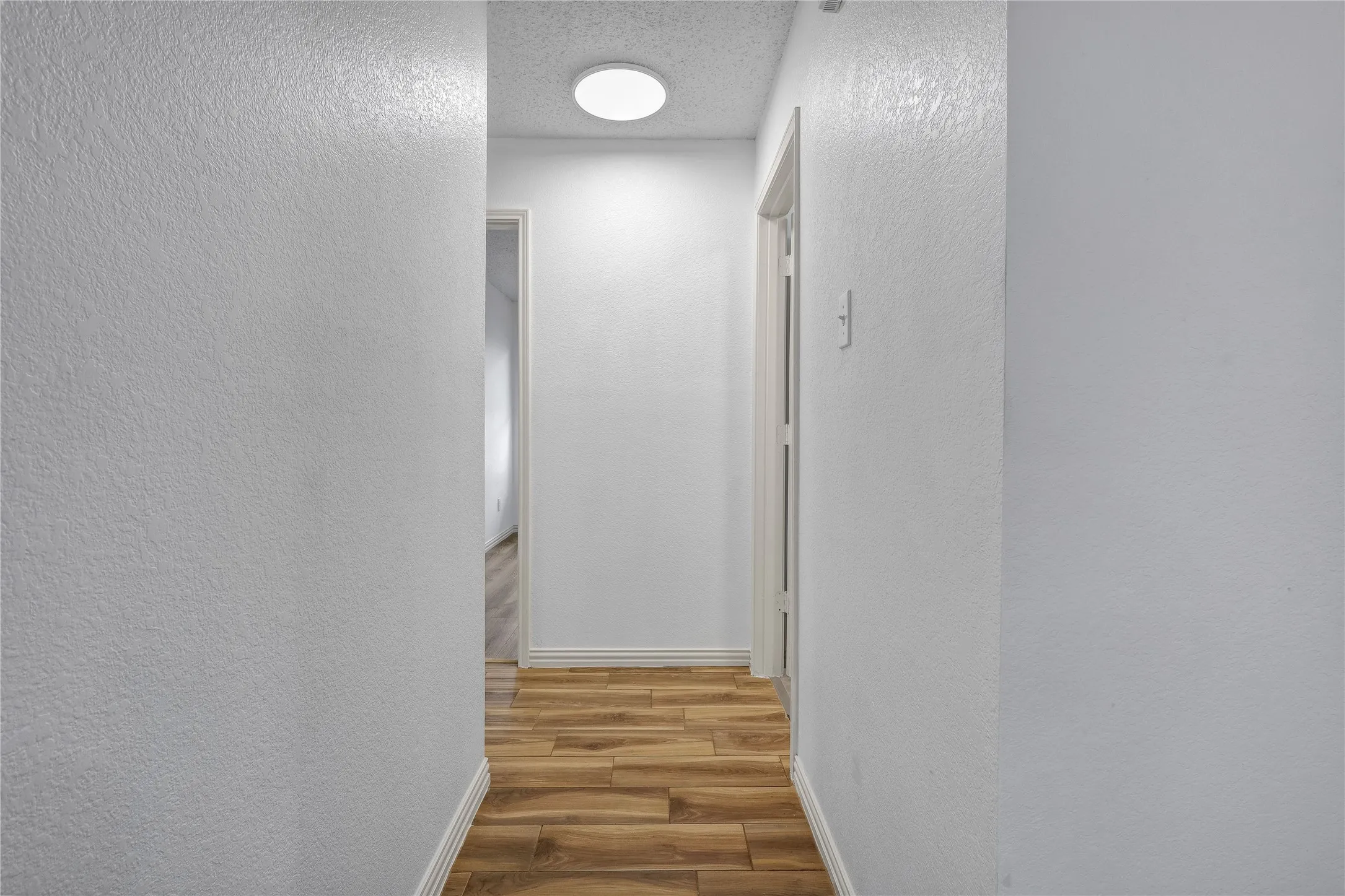 Single Family Residence For Rent in Tarrant County , 5132 Bedfordshire Drive, Fort Worth, Texas 76135, 4 Bedroom, 2 Bathroom, 2 Garage spaces, 2,105 Sqft, built in 2001, mls#21390512, Real Estate Agent in Fort Worth, Homes For Rent in Tarrant county, Homes For Rent in Fort Worth, Realtor in Fort Worth Texas, Real Estate Brokerage Independent Realty Texas, Luminita Cordes Realtor