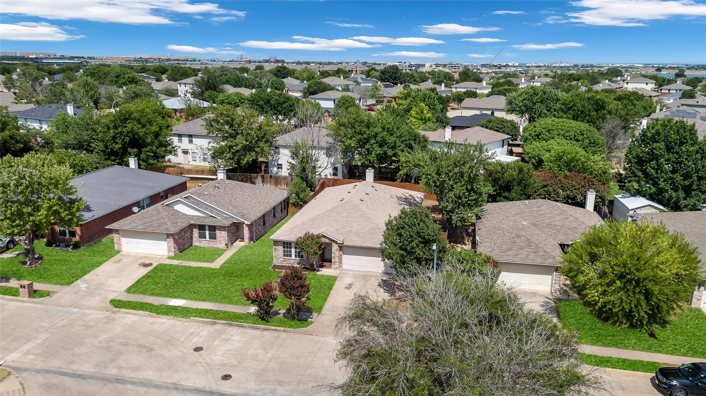 Single Family Residence For Rent in Tarrant County , 5132 Bedfordshire Drive, Fort Worth, Texas 76135, 4 Bedroom, 2 Bathroom, 2 Garage spaces, 2,105 Sqft, built in 2001, mls#21390512, Real Estate Agent in Fort Worth, Homes For Rent in Tarrant county, Homes For Rent in Fort Worth, Realtor in Fort Worth Texas, Real Estate Brokerage Independent Realty Texas, Luminita Cordes Realtor
