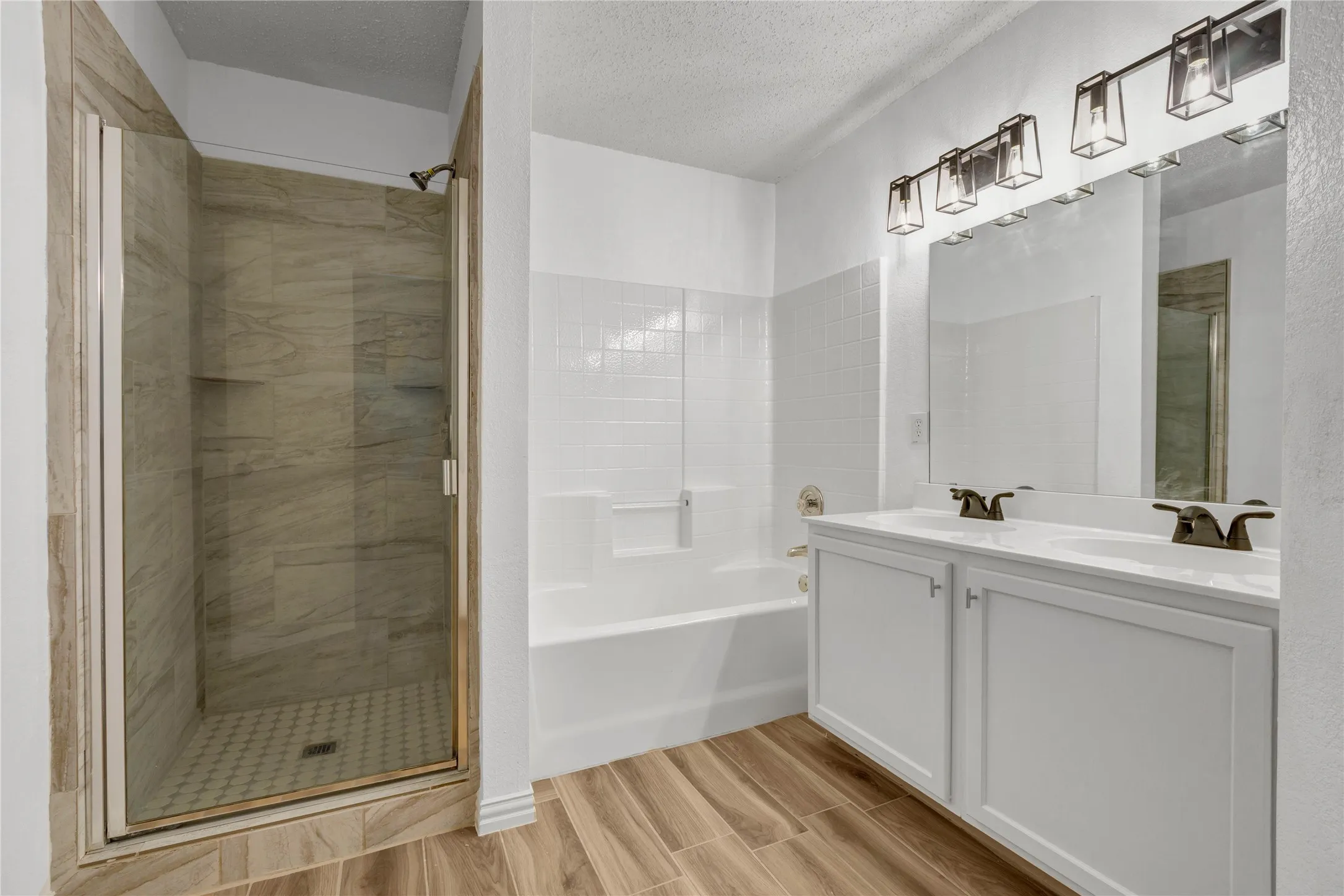 Single Family Residence For Rent in Tarrant County , 5132 Bedfordshire Drive, Fort Worth, Texas 76135, 4 Bedroom, 2 Bathroom, 2 Garage spaces, 2,105 Sqft, built in 2001, mls#21390512, Real Estate Agent in Fort Worth, Homes For Rent in Tarrant county, Homes For Rent in Fort Worth, Realtor in Fort Worth Texas, Real Estate Brokerage Independent Realty Texas, Luminita Cordes Realtor