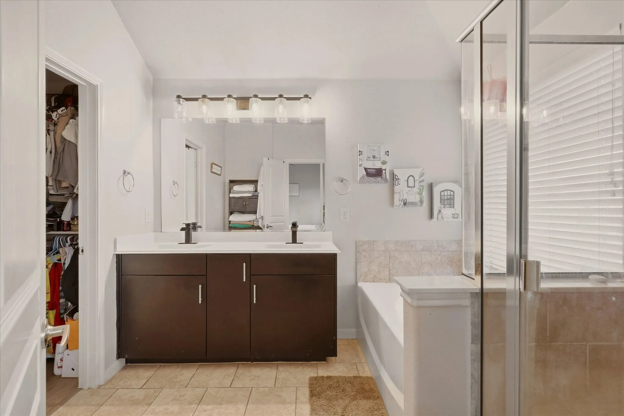 Single Family Residence For Sale in Kaufman County , 4105 Candleberry Lane, Heartland, Texas 75126, 3 Bedroom, 2 Bathroom, 2 Garage spaces, 1,876 Sqft, built in 2017, mls#21389618, Real Estate Agent in Heartland, Homes For Sale in Kaufman county, Homes For Sale in Heartland, Realtor in Heartland Texas, Real Estate Brokerage Independent Realty Texas, Luminita Cordes Realtor