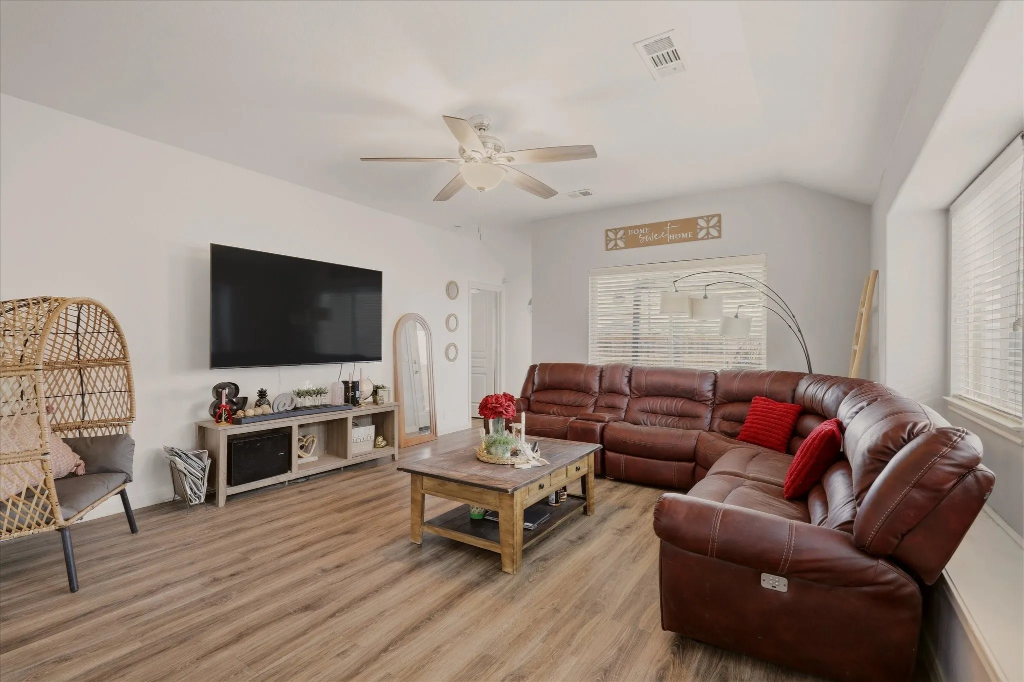 Single Family Residence For Sale in Kaufman County , 4105 Candleberry Lane, Heartland, Texas 75126, 3 Bedroom, 2 Bathroom, 2 Garage spaces, 1,876 Sqft, built in 2017, mls#21389618, Real Estate Agent in Heartland, Homes For Sale in Kaufman county, Homes For Sale in Heartland, Realtor in Heartland Texas, Real Estate Brokerage Independent Realty Texas, Luminita Cordes Realtor
