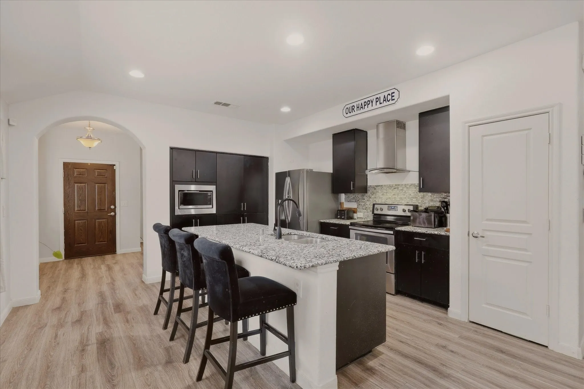 Single Family Residence For Sale in Kaufman County , 4105 Candleberry Lane, Heartland, Texas 75126, 3 Bedroom, 2 Bathroom, 2 Garage spaces, 1,876 Sqft, built in 2017, mls#21389618, Real Estate Agent in Heartland, Homes For Sale in Kaufman county, Homes For Sale in Heartland, Realtor in Heartland Texas, Real Estate Brokerage Independent Realty Texas, Luminita Cordes Realtor