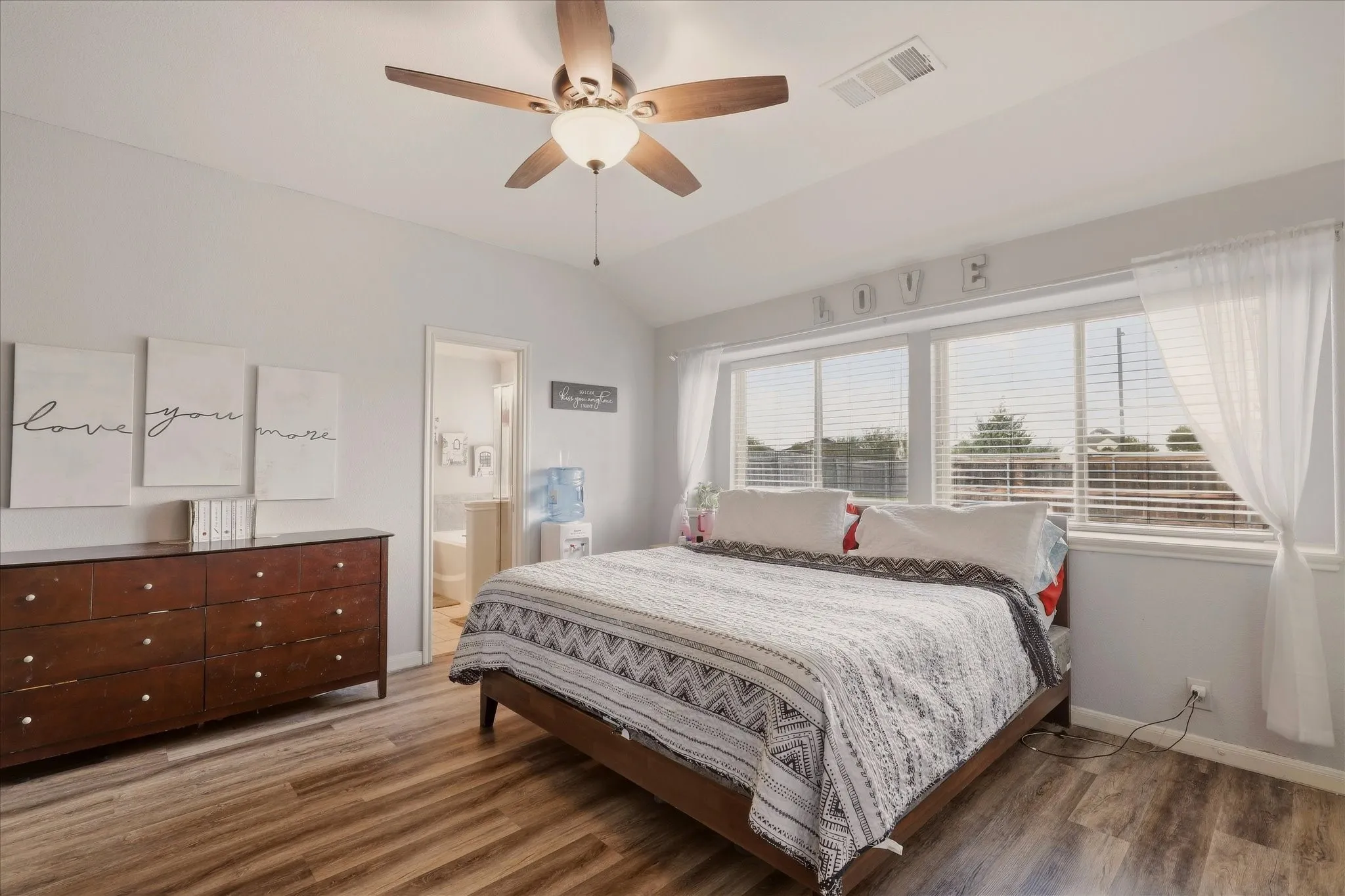 Single Family Residence For Sale in Kaufman County , 4105 Candleberry Lane, Heartland, Texas 75126, 3 Bedroom, 2 Bathroom, 2 Garage spaces, 1,876 Sqft, built in 2017, mls#21389618, Real Estate Agent in Heartland, Homes For Sale in Kaufman county, Homes For Sale in Heartland, Realtor in Heartland Texas, Real Estate Brokerage Independent Realty Texas, Luminita Cordes Realtor
