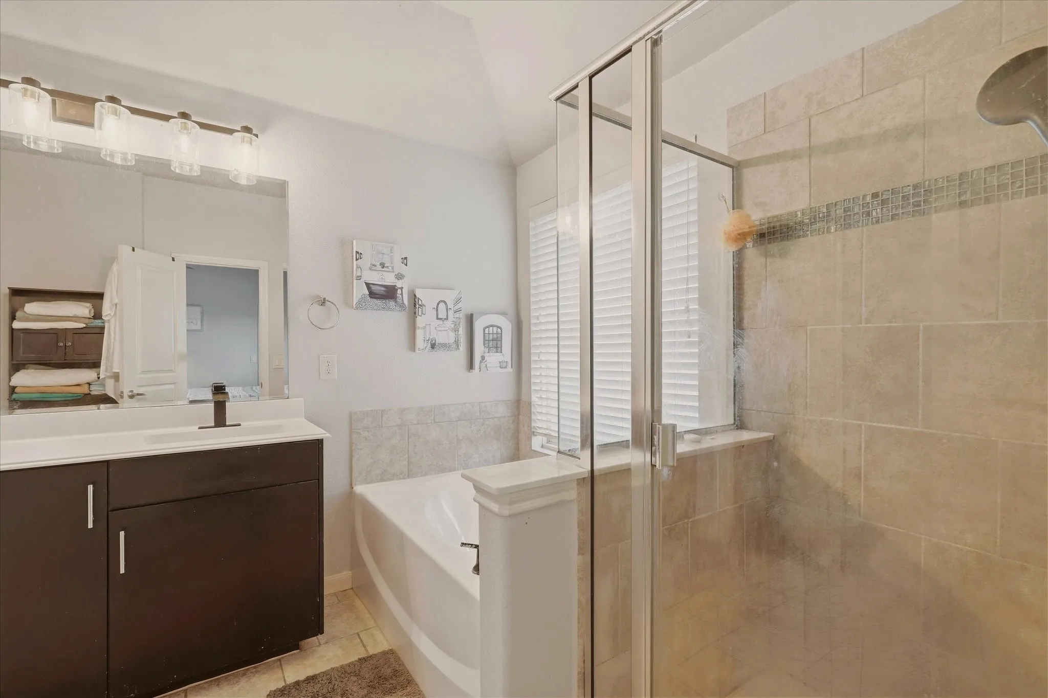 Single Family Residence For Sale in Kaufman County , 4105 Candleberry Lane, Heartland, Texas 75126, 3 Bedroom, 2 Bathroom, 2 Garage spaces, 1,876 Sqft, built in 2017, mls#21389618, Real Estate Agent in Heartland, Homes For Sale in Kaufman county, Homes For Sale in Heartland, Realtor in Heartland Texas, Real Estate Brokerage Independent Realty Texas, Luminita Cordes Realtor