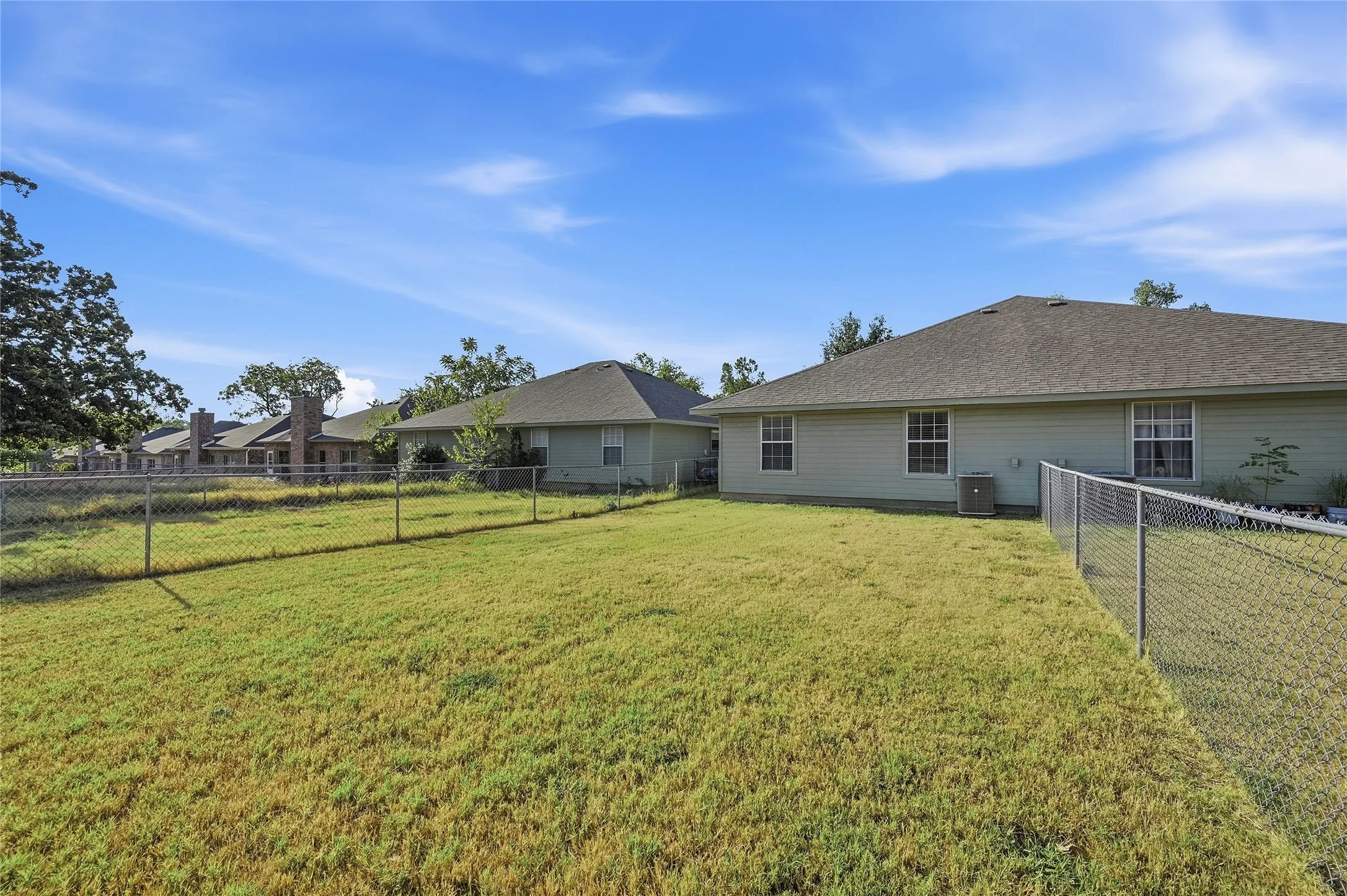Duplex For Rent in Grayson County , 1017 Rice Street, Denison, Texas 75020, 2 Bedroom, 2 Bathroom, 1 Garage spaces, 1,013 Sqft, built in 2005, mls#21390532, Real Estate Agent in Denison, Homes For Rent in Grayson county, Homes For Rent in Denison, Realtor in Denison Texas, Real Estate Brokerage Independent Realty Texas, Luminita Cordes Realtor