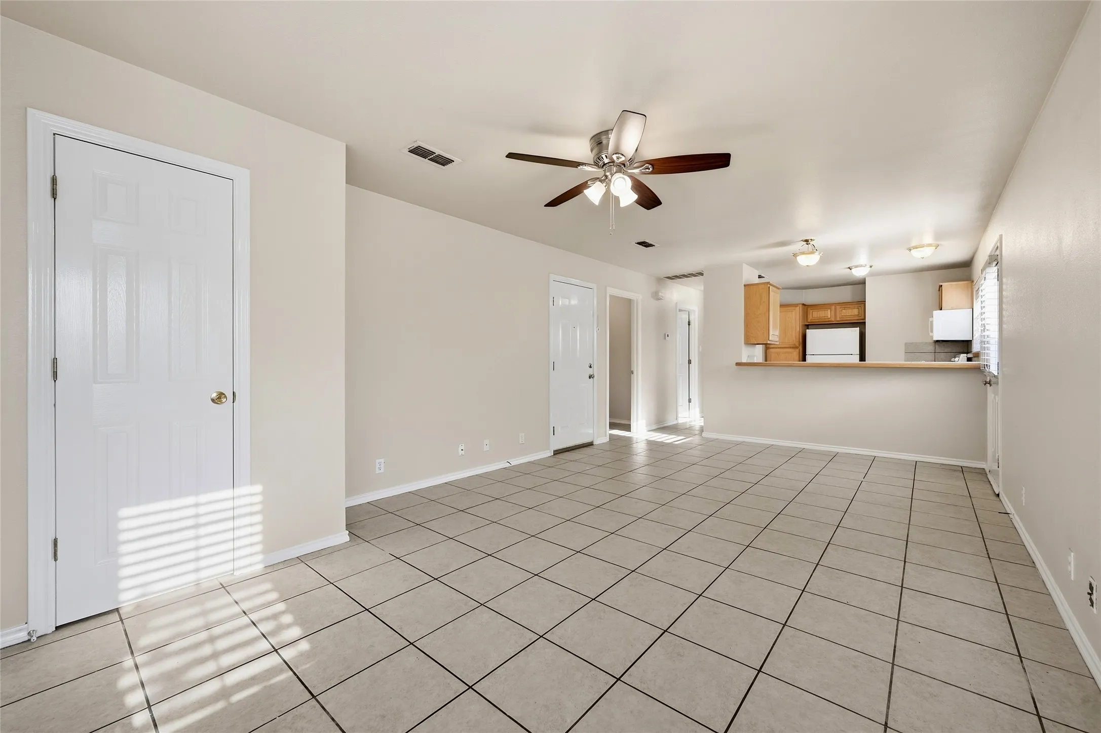Duplex For Rent in Grayson County , 1017 Rice Street, Denison, Texas 75020, 2 Bedroom, 2 Bathroom, 1 Garage spaces, 1,013 Sqft, built in 2005, mls#21390532, Real Estate Agent in Denison, Homes For Rent in Grayson county, Homes For Rent in Denison, Realtor in Denison Texas, Real Estate Brokerage Independent Realty Texas, Luminita Cordes Realtor