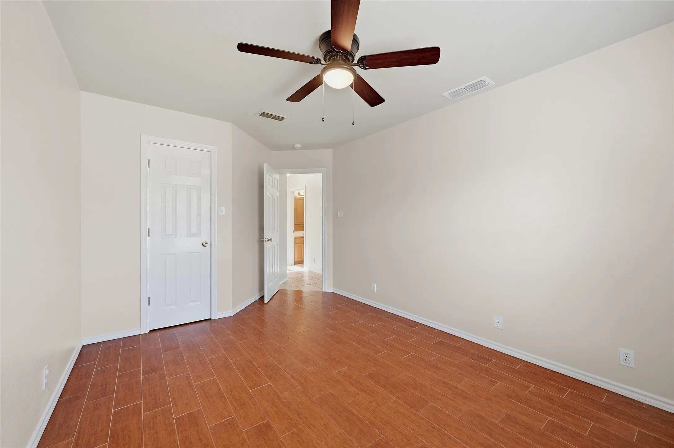 Duplex For Rent in Grayson County , 1017 Rice Street, Denison, Texas 75020, 2 Bedroom, 2 Bathroom, 1 Garage spaces, 1,013 Sqft, built in 2005, mls#21390532, Real Estate Agent in Denison, Homes For Rent in Grayson county, Homes For Rent in Denison, Realtor in Denison Texas, Real Estate Brokerage Independent Realty Texas, Luminita Cordes Realtor