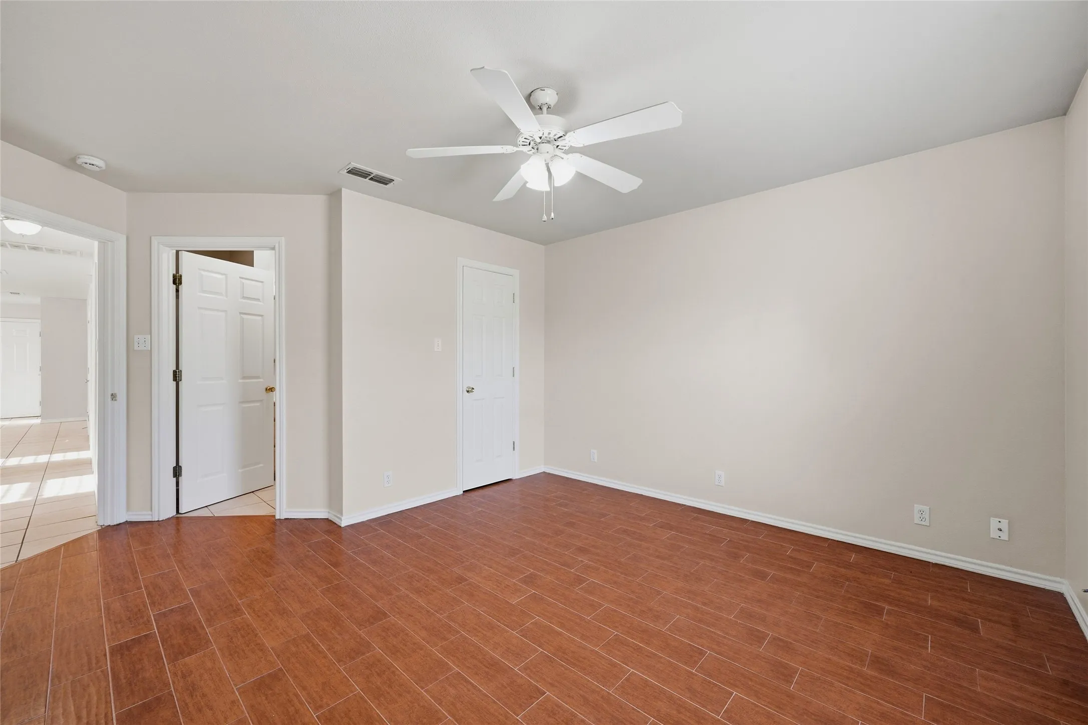 Duplex For Rent in Grayson County , 1017 Rice Street, Denison, Texas 75020, 2 Bedroom, 2 Bathroom, 1 Garage spaces, 1,013 Sqft, built in 2005, mls#21390532, Real Estate Agent in Denison, Homes For Rent in Grayson county, Homes For Rent in Denison, Realtor in Denison Texas, Real Estate Brokerage Independent Realty Texas, Luminita Cordes Realtor