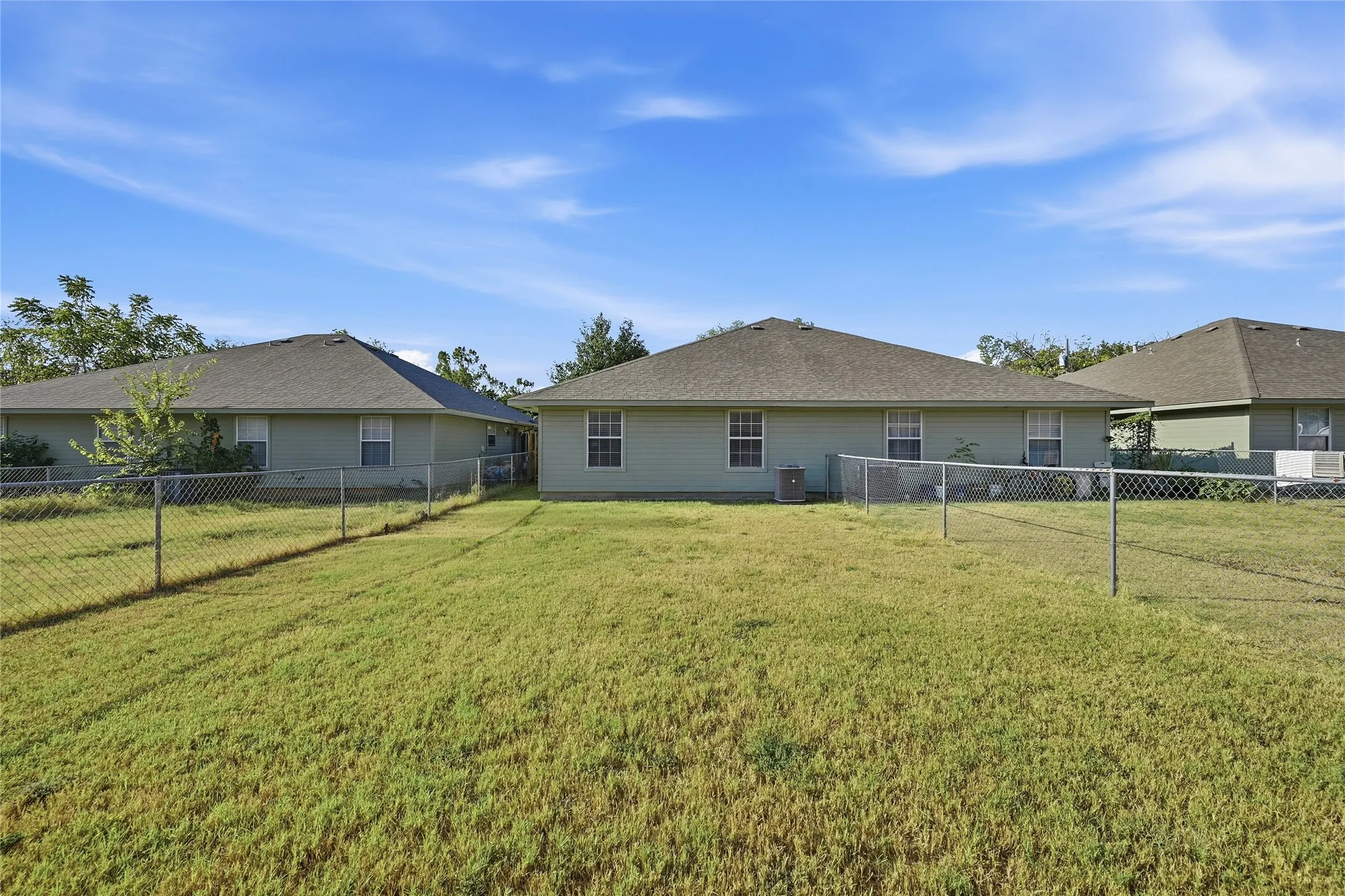 Duplex For Rent in Grayson County , 1017 Rice Street, Denison, Texas 75020, 2 Bedroom, 2 Bathroom, 1 Garage spaces, 1,013 Sqft, built in 2005, mls#21390532, Real Estate Agent in Denison, Homes For Rent in Grayson county, Homes For Rent in Denison, Realtor in Denison Texas, Real Estate Brokerage Independent Realty Texas, Luminita Cordes Realtor