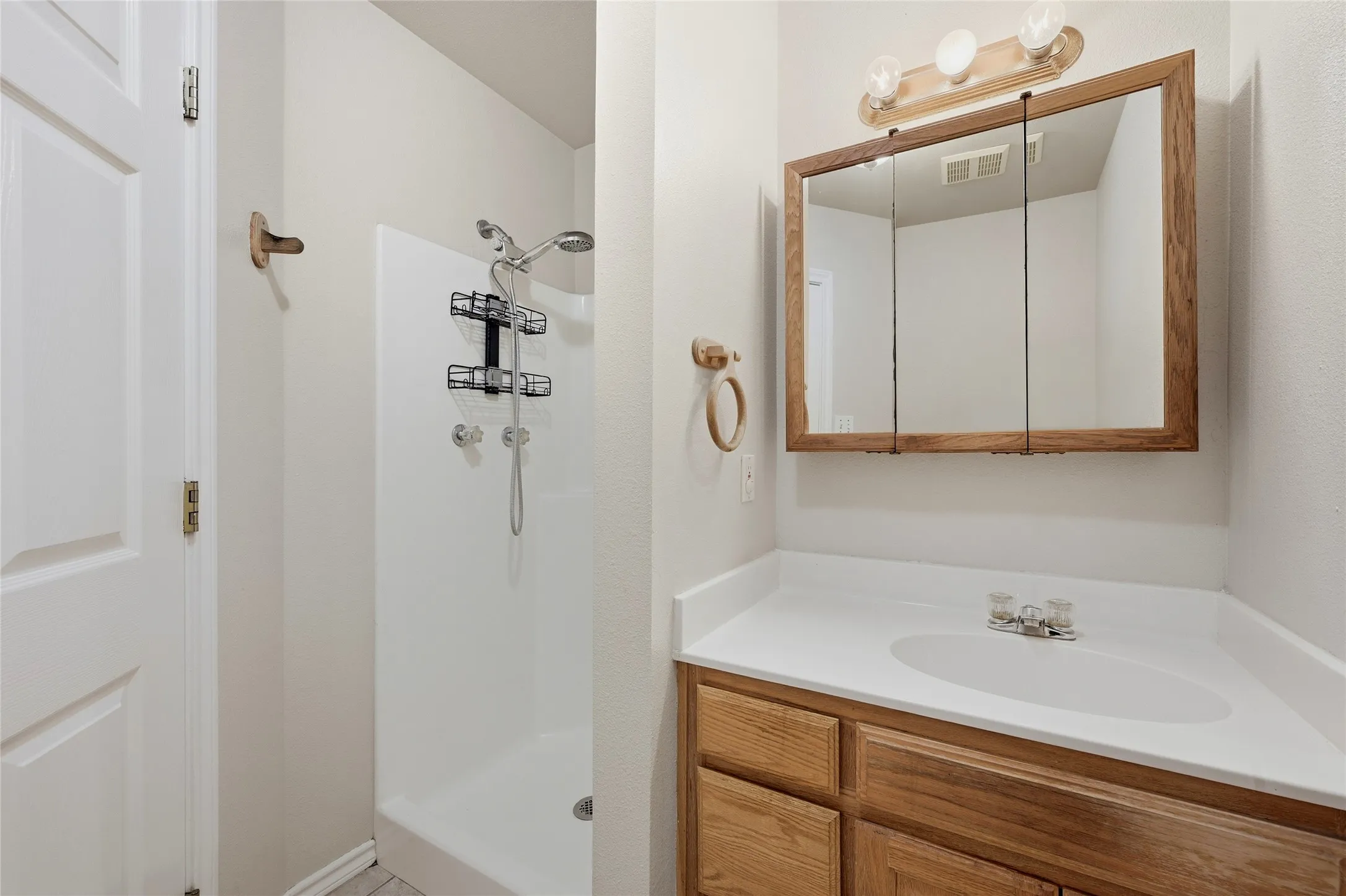 Duplex For Rent in Grayson County , 1017 Rice Street, Denison, Texas 75020, 2 Bedroom, 2 Bathroom, 1 Garage spaces, 1,013 Sqft, built in 2005, mls#21390532, Real Estate Agent in Denison, Homes For Rent in Grayson county, Homes For Rent in Denison, Realtor in Denison Texas, Real Estate Brokerage Independent Realty Texas, Luminita Cordes Realtor
