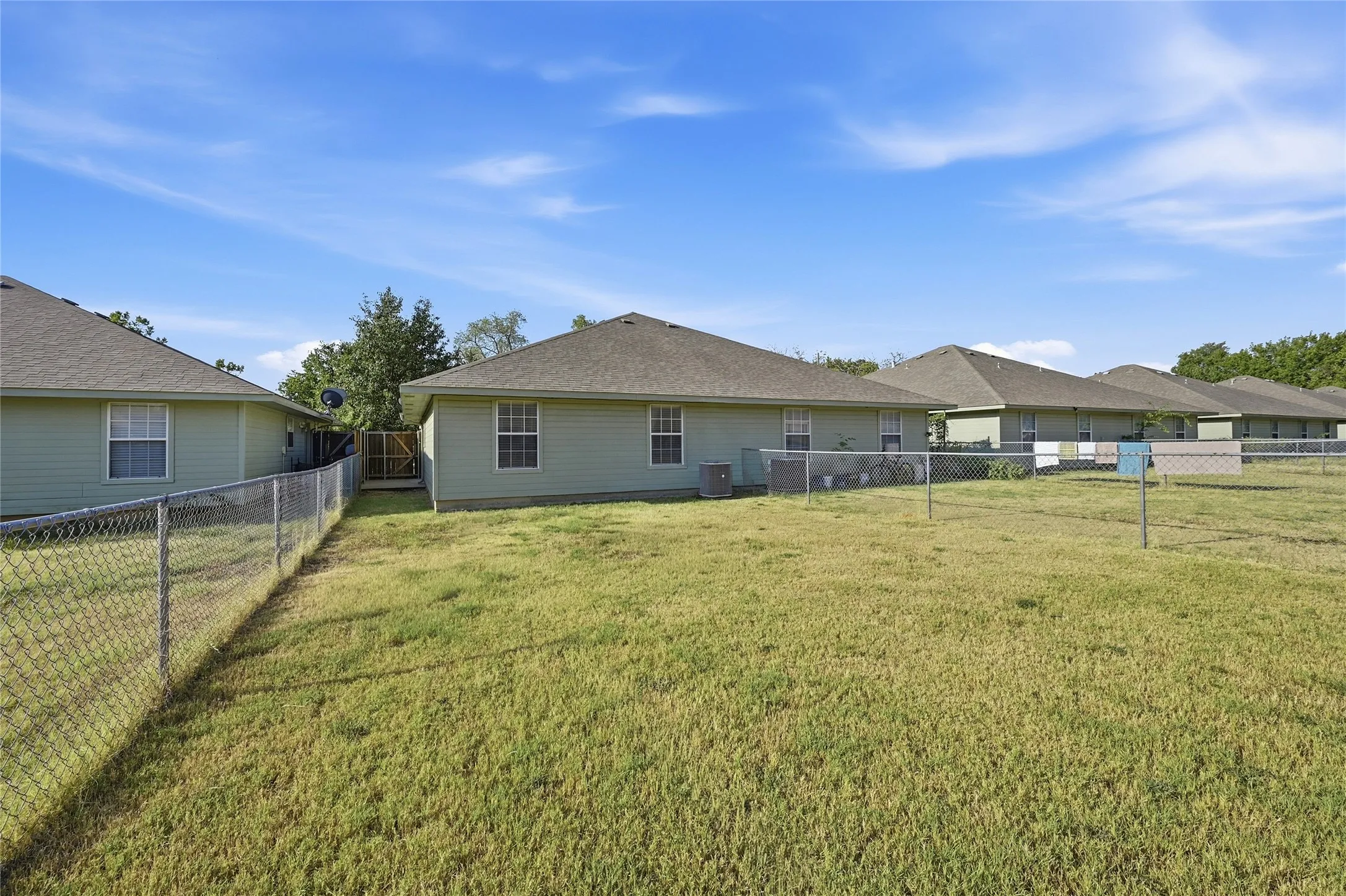 Duplex For Rent in Grayson County , 1017 Rice Street, Denison, Texas 75020, 2 Bedroom, 2 Bathroom, 1 Garage spaces, 1,013 Sqft, built in 2005, mls#21390532, Real Estate Agent in Denison, Homes For Rent in Grayson county, Homes For Rent in Denison, Realtor in Denison Texas, Real Estate Brokerage Independent Realty Texas, Luminita Cordes Realtor