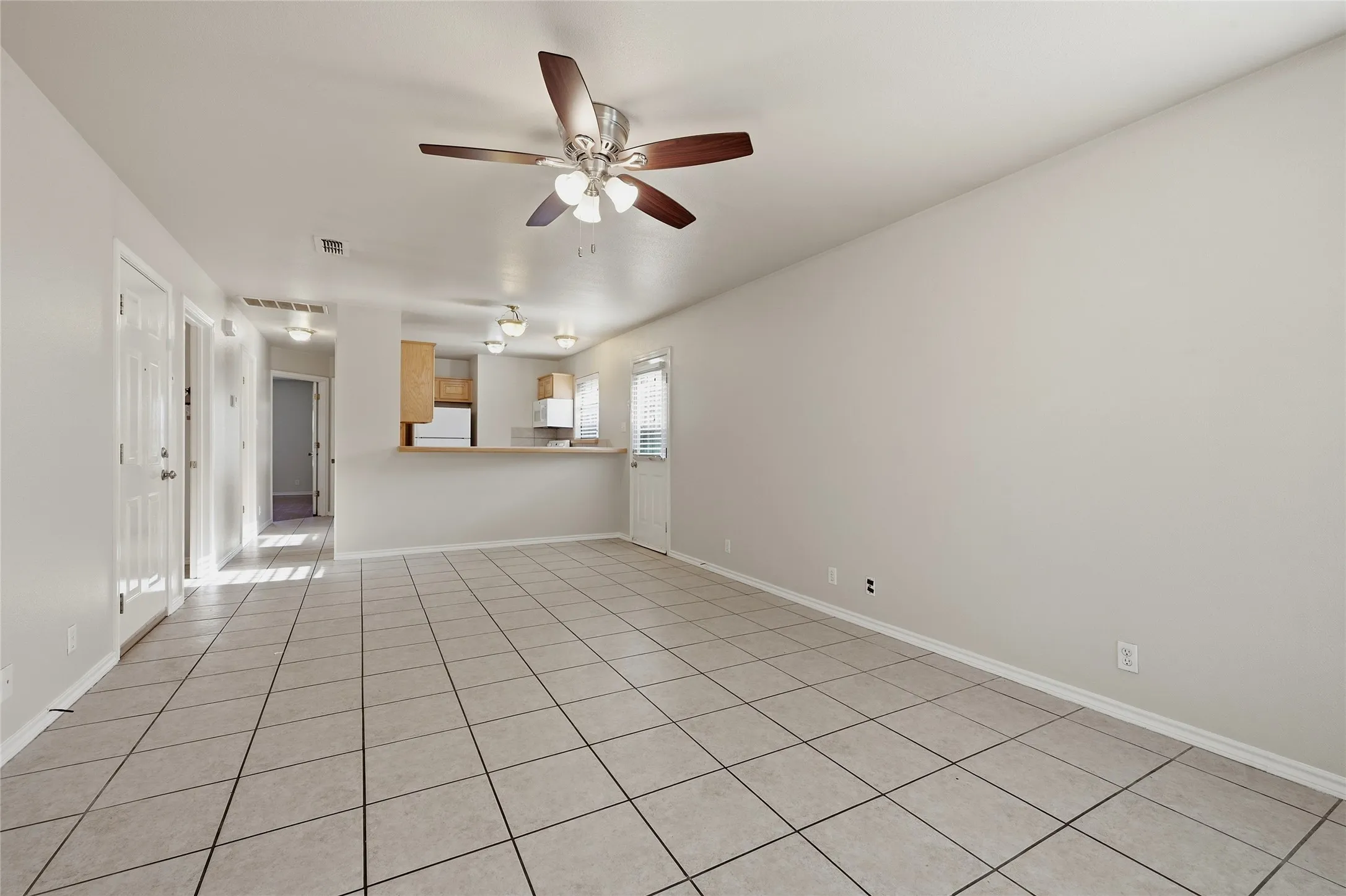 Duplex For Rent in Grayson County , 1017 Rice Street, Denison, Texas 75020, 2 Bedroom, 2 Bathroom, 1 Garage spaces, 1,013 Sqft, built in 2005, mls#21390532, Real Estate Agent in Denison, Homes For Rent in Grayson county, Homes For Rent in Denison, Realtor in Denison Texas, Real Estate Brokerage Independent Realty Texas, Luminita Cordes Realtor